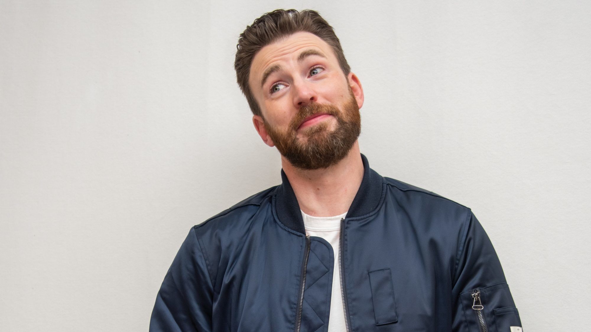 Chris Evans véletlenül mutatott egy péniszfotót Instagram-videójában