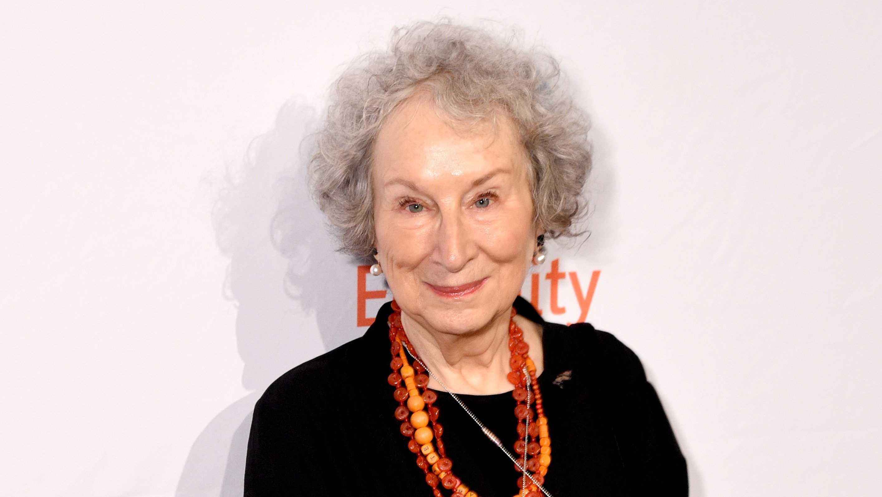 Margaret Atwood kapja az irodalom béketeremtő erejét ünneplő életműdíjat