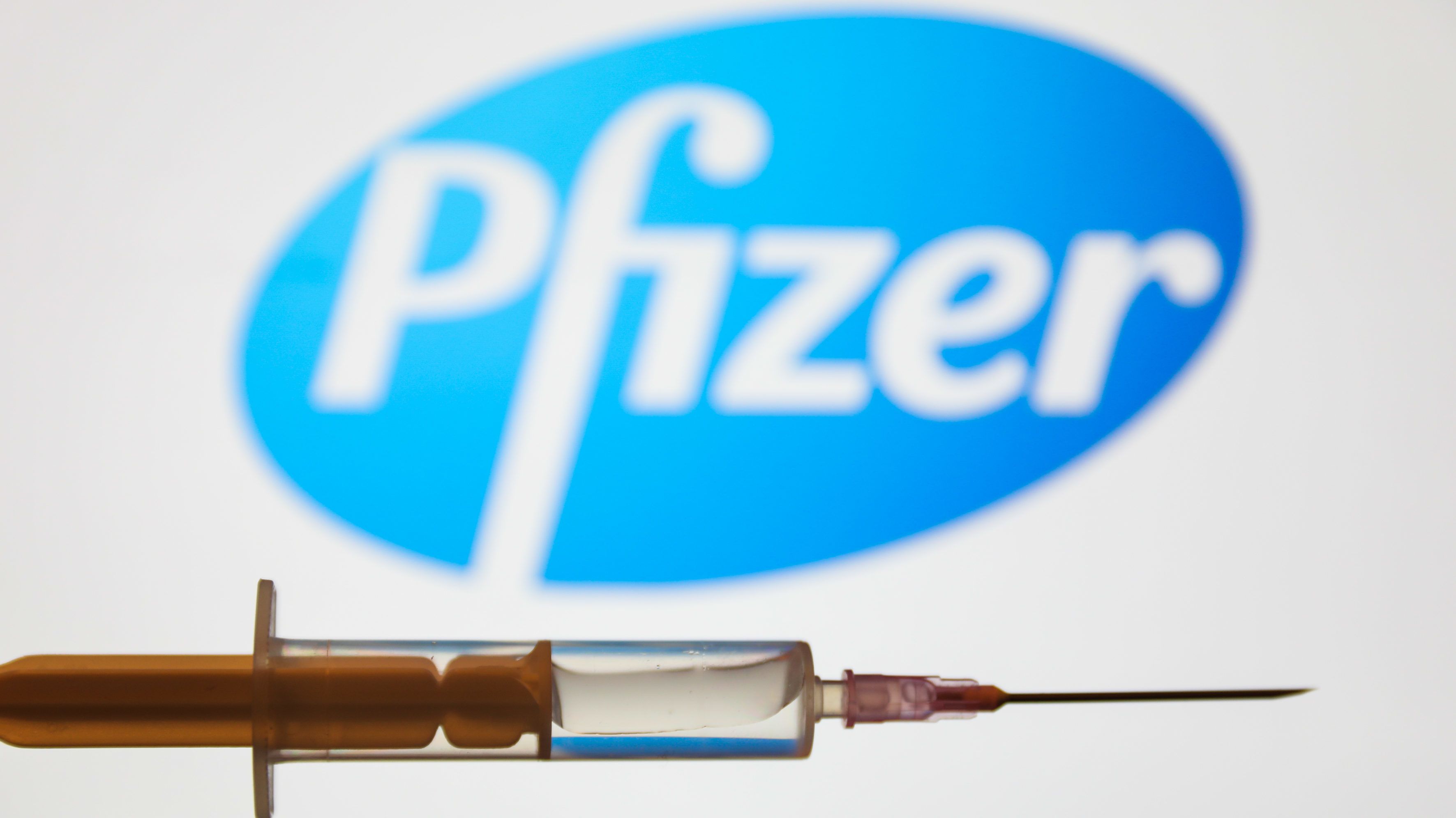 Októberre kész lesz a Pfizer vakcinája