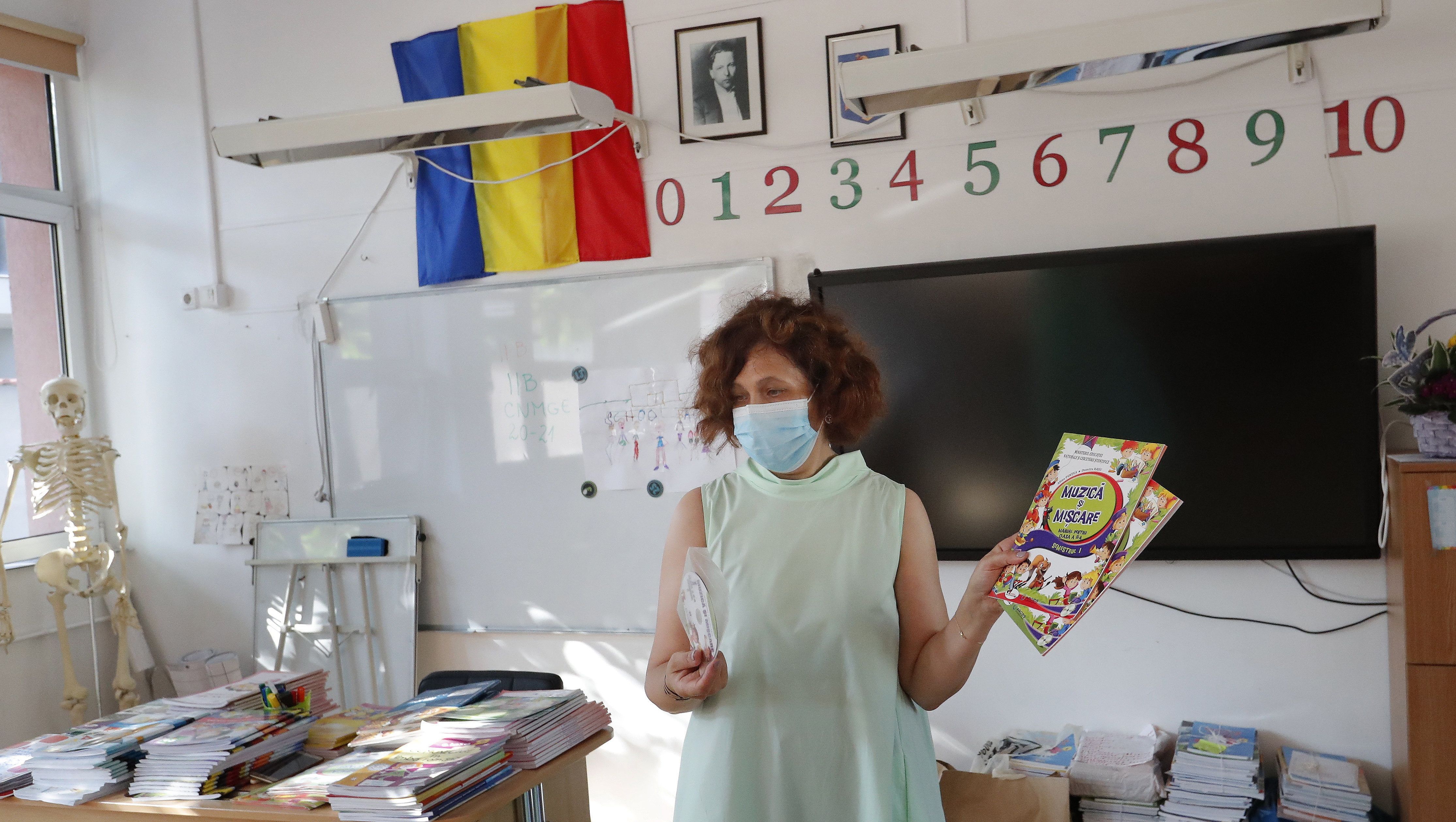 Már iskolák tucatjait kellett bezárni Romániában a koronavírus miatt