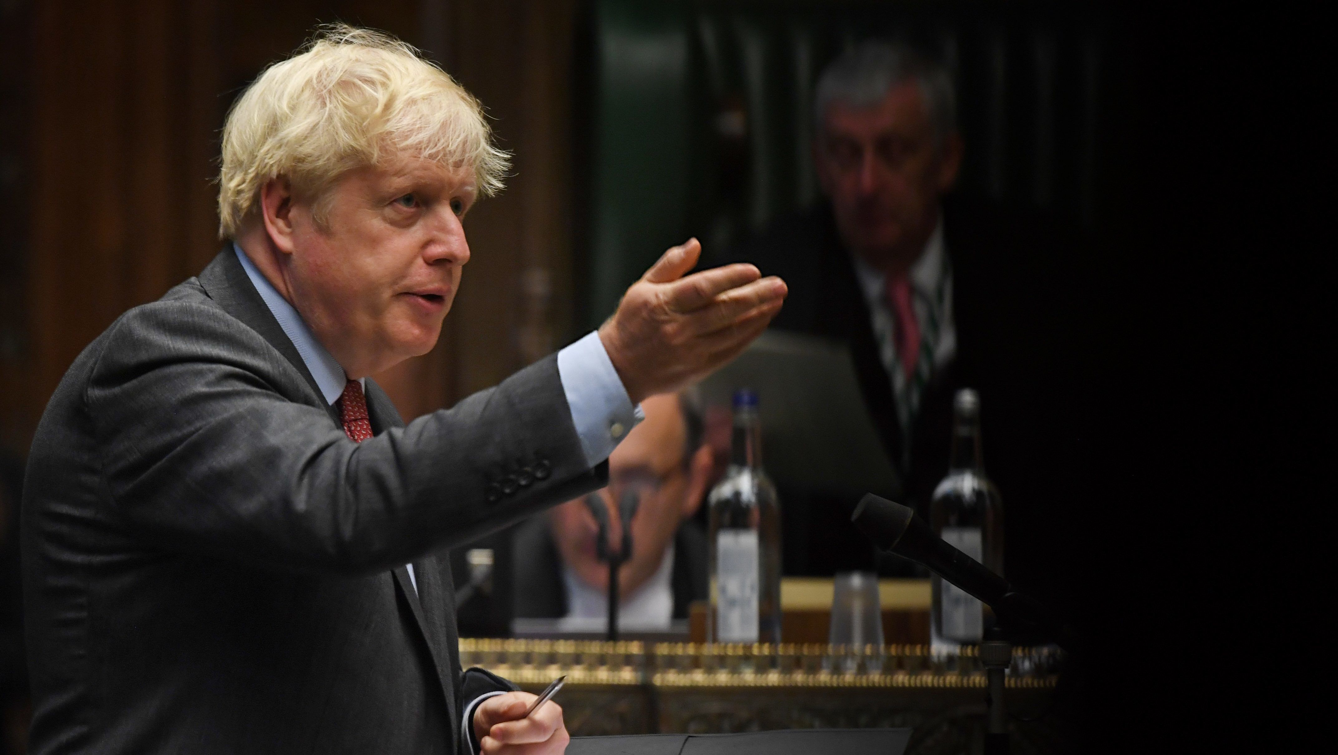 Boris Johnson a hadsereget is bevetné a szigorítások betartatásához