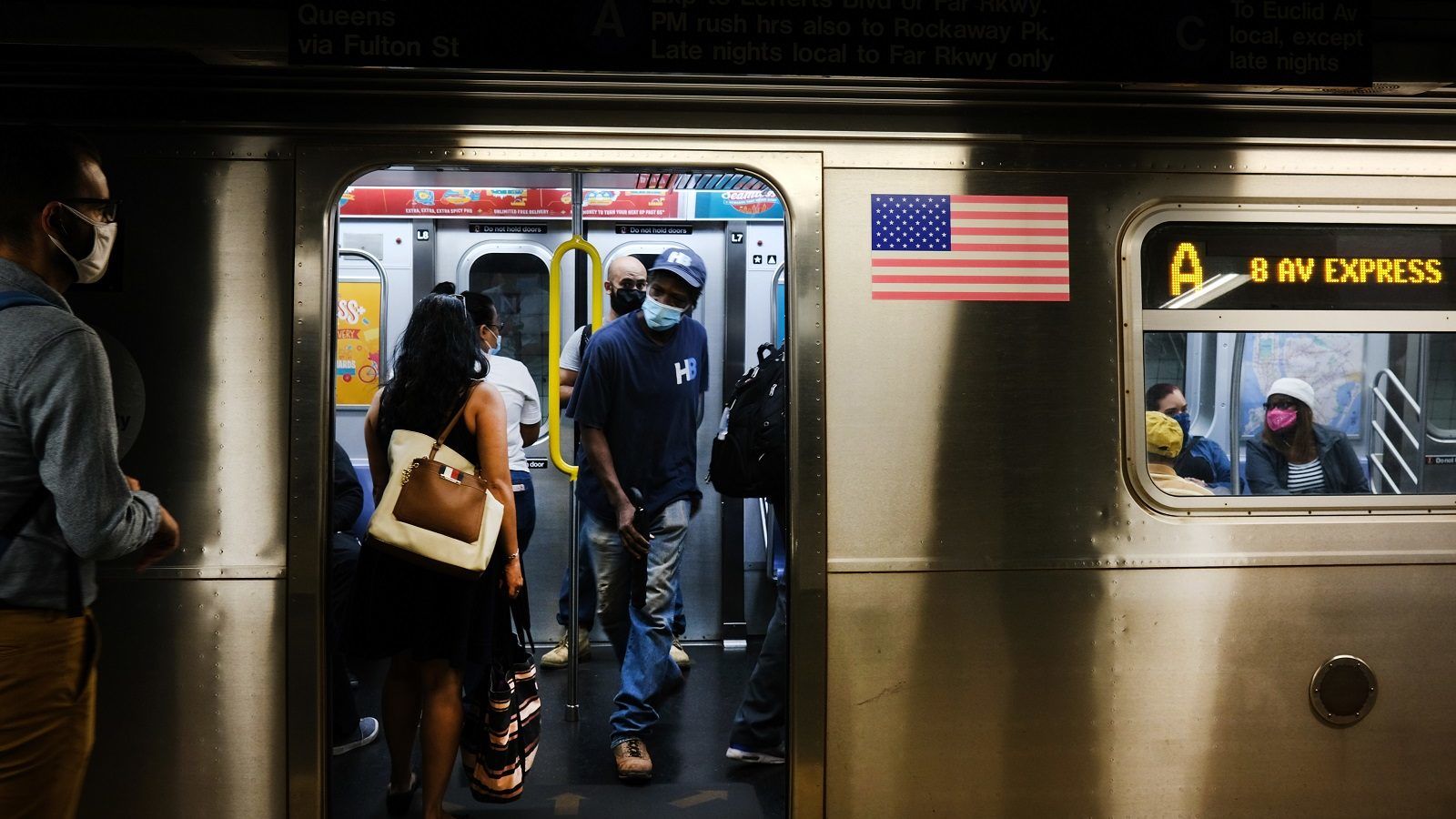 Megtiltotta az ürítést a metróban és buszokon New York városa