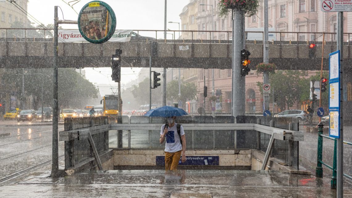 Kiadós eső, lehűlés, szélvihar – riasztást adtak ki