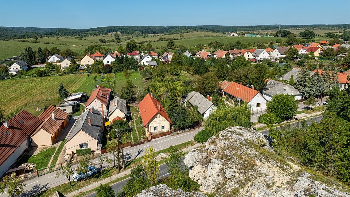 Hat településen tartanak ma időközi választást