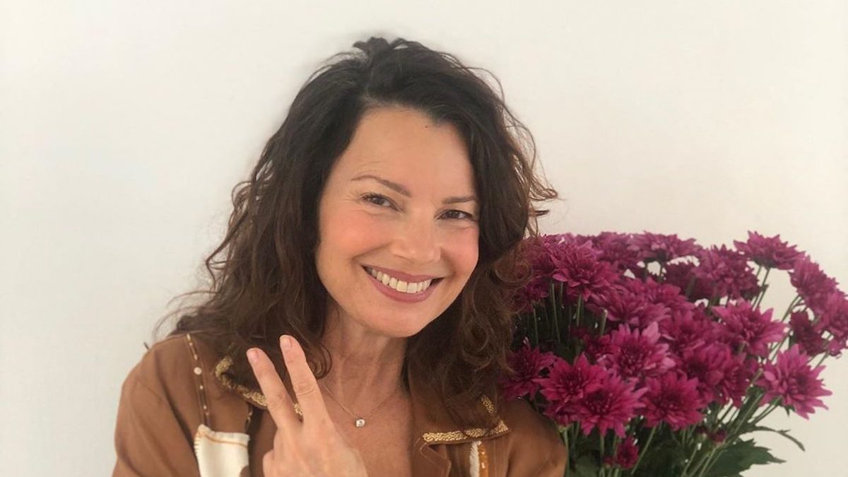 63 éves lett Fran Drescher, de még a szülinapi köszöntőjén is úgy sikít, mint A dadusban