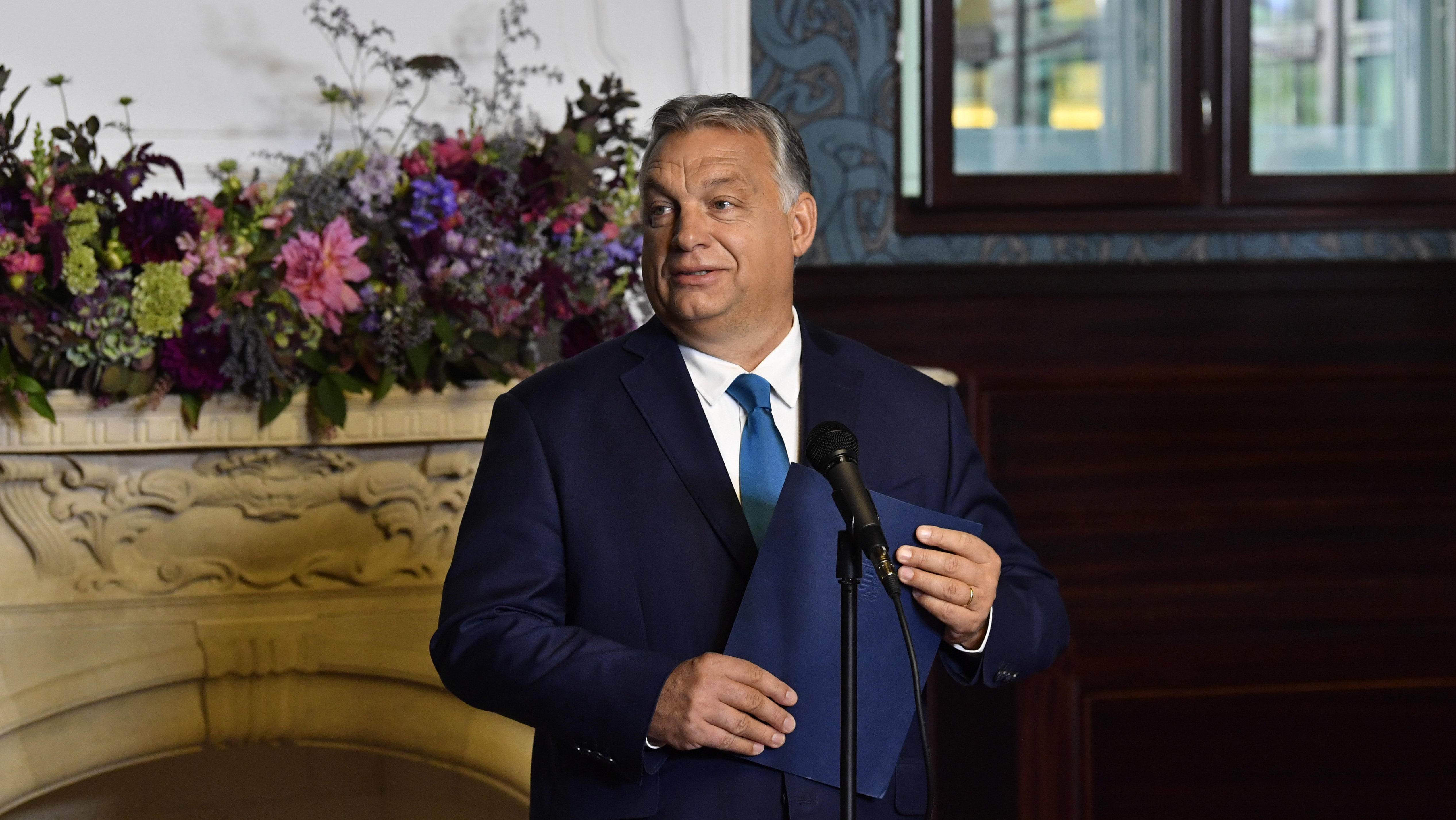 Orbán rácsomózta a hétvégi időközire a Kertész Imre Intézet átadását