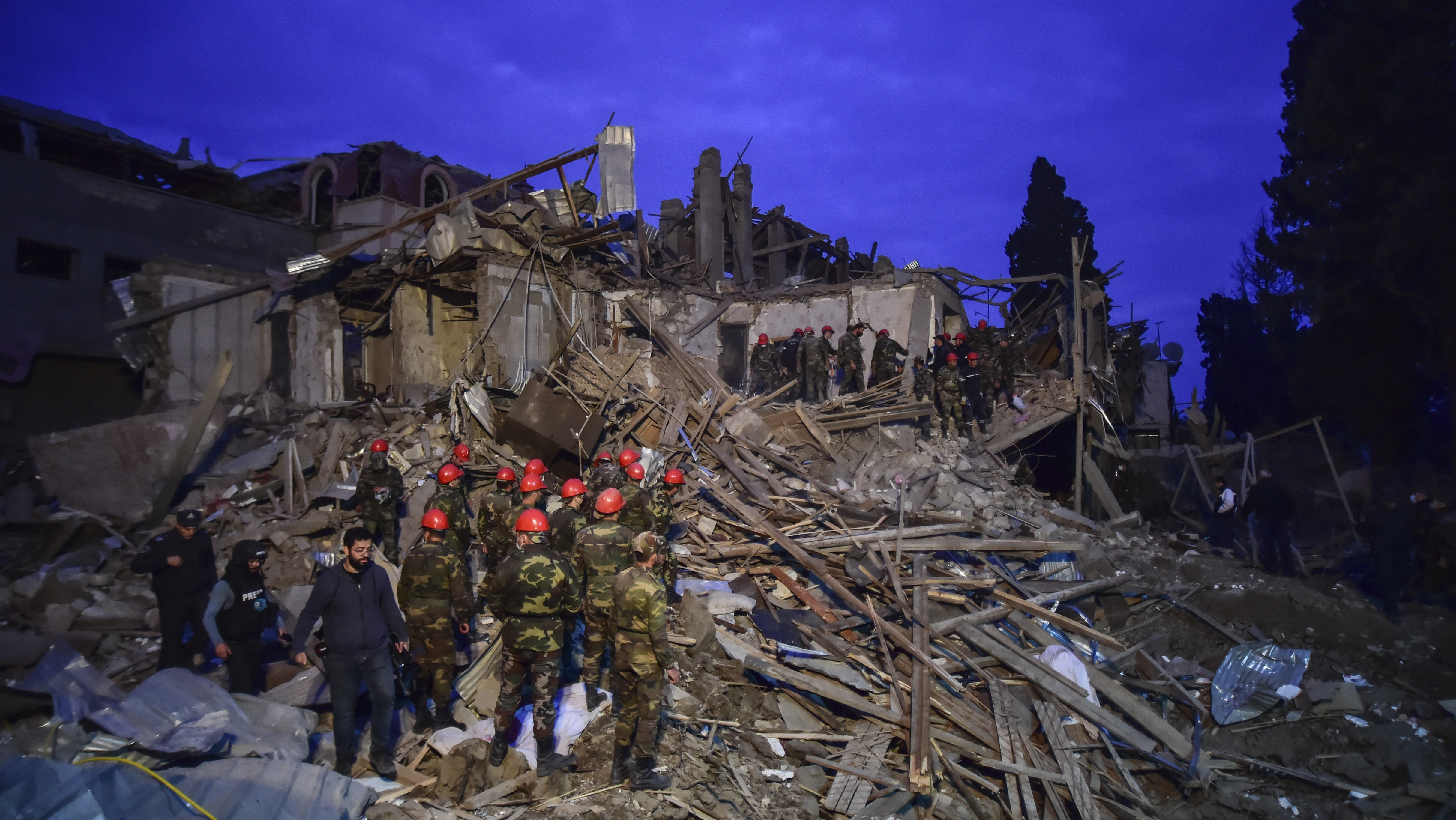 Bombatámadásokról szóló hírek veszélyeztetik az azeri-örmény tűzszünetet