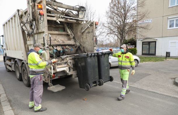 Bejött: éjszaka járnak a kukásautók Győrben, így nem zavarják a reggeli csúcsforgalmat, és gyorsabban is végeznek