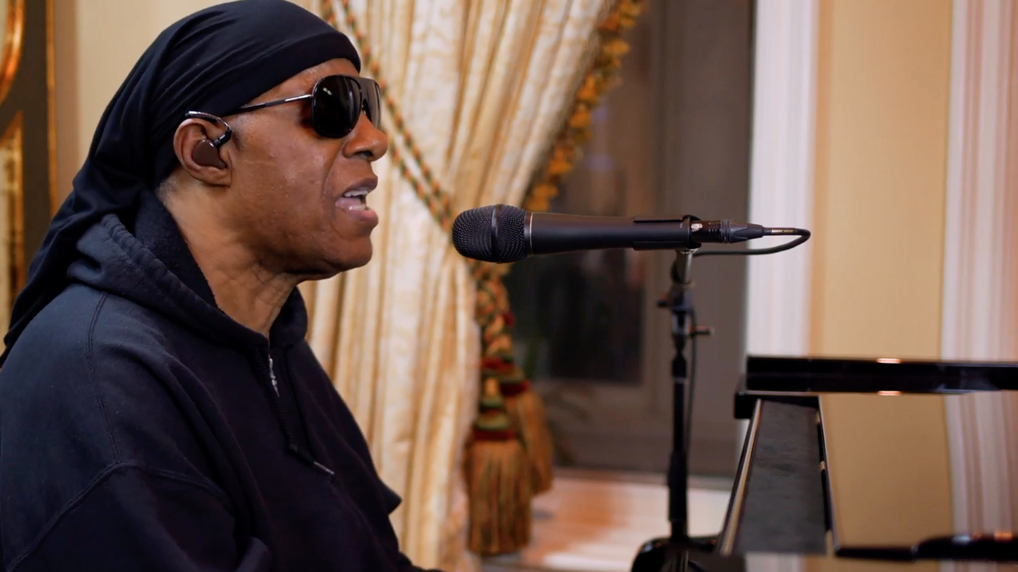 Stevie Wonder szeretetre és összefogásra szólítja fel az embereket