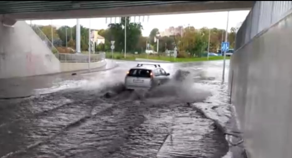 Megint tengelyig érő víz állt a budafoki aluljáróban