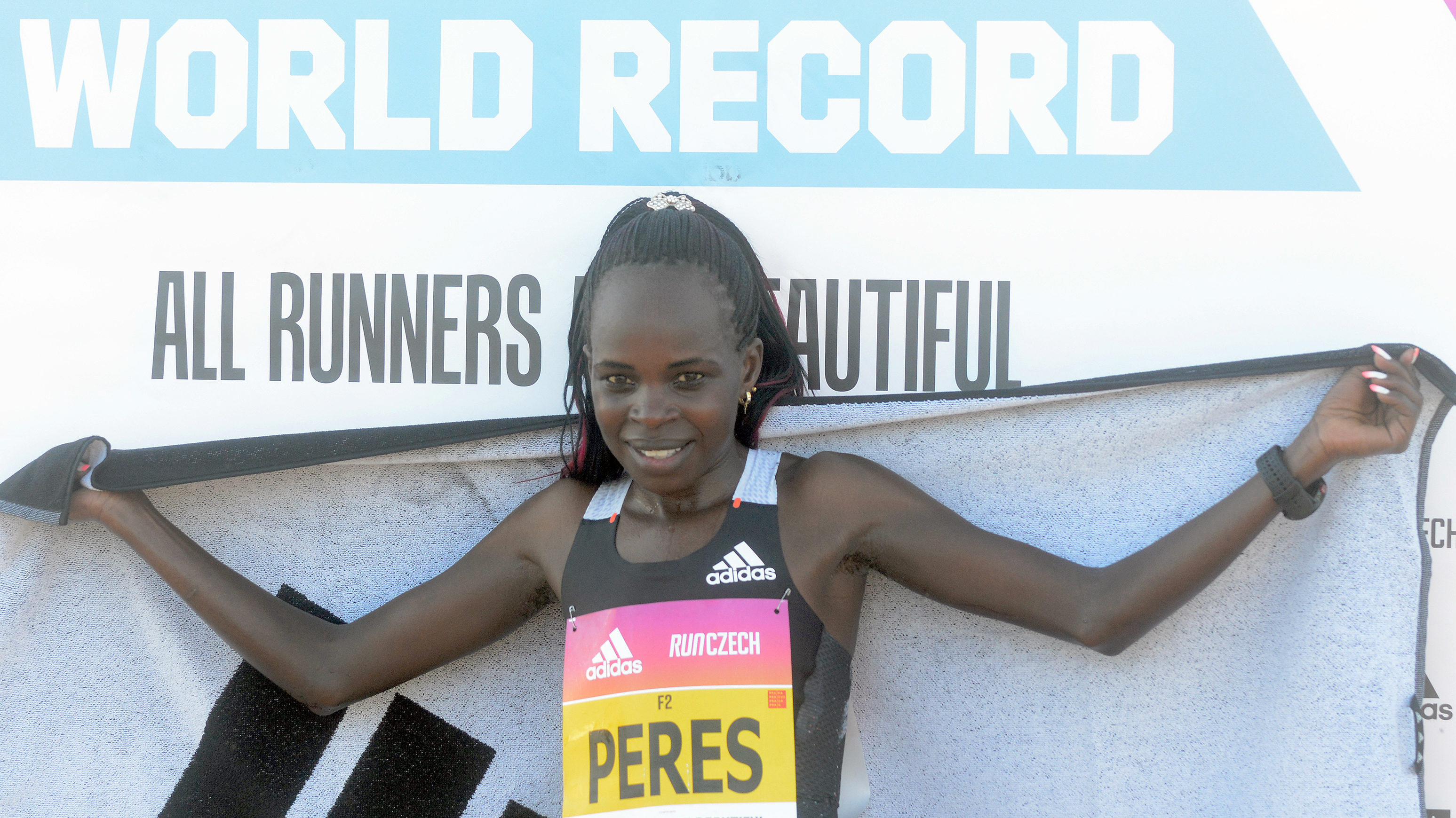 Egy hónap alatt tovább faragott idején a női félmaraton világcsúcstartója