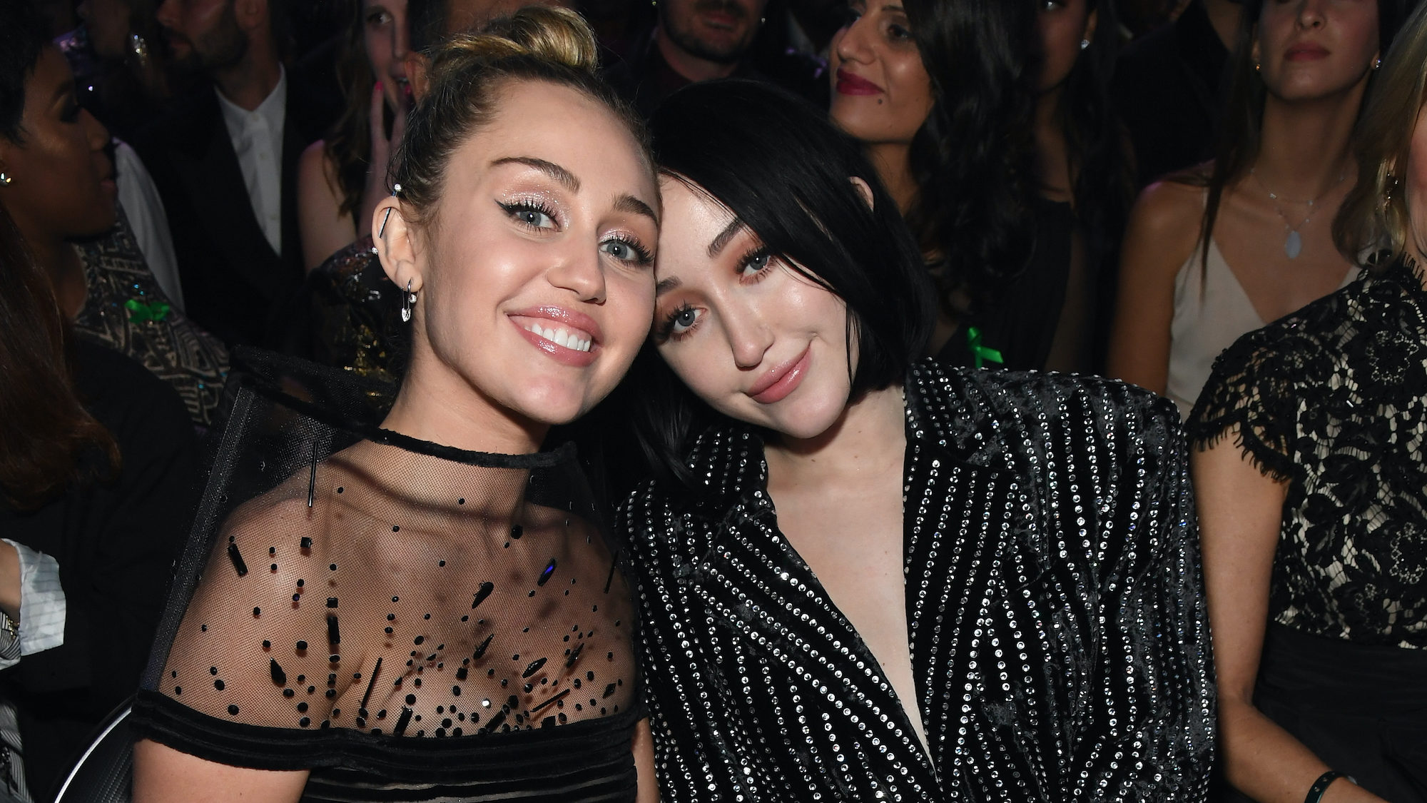 Miley és Noah Cyrus duettje tökéletes néznivaló hétvégére