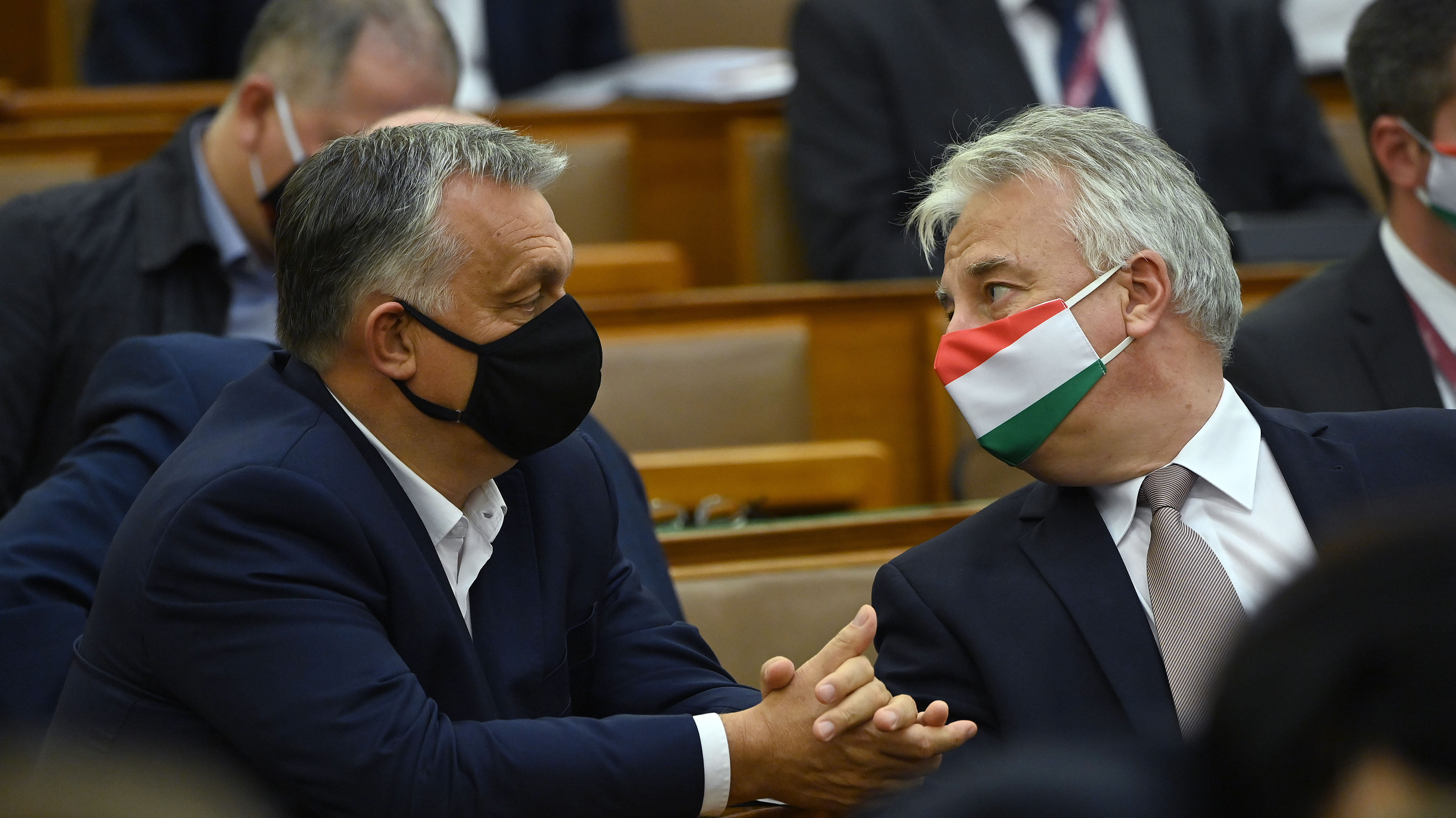 Fizetünk, hogy az amerikai sajtó jókat írjon Orbánékról
