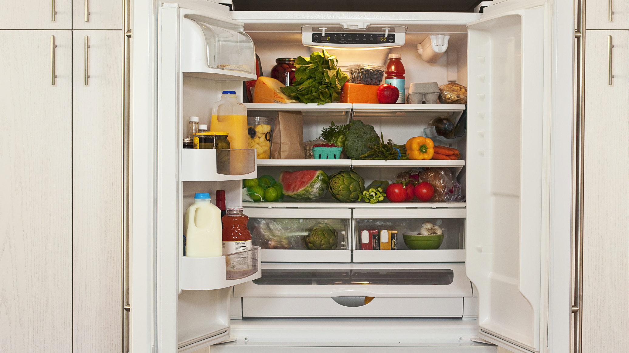 Ezek a leggyakoribb ételtárolási hibák, amiket a hűtőben elkövetünk