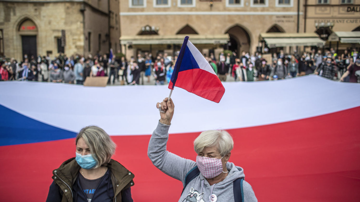 Csehországban 3000-rel megugrott a napi fertőzöttek száma, 15 ezer új esetet regisztráltak
