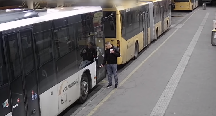 Elkötött egy távolsági buszt Érden, Budapesten találták meg