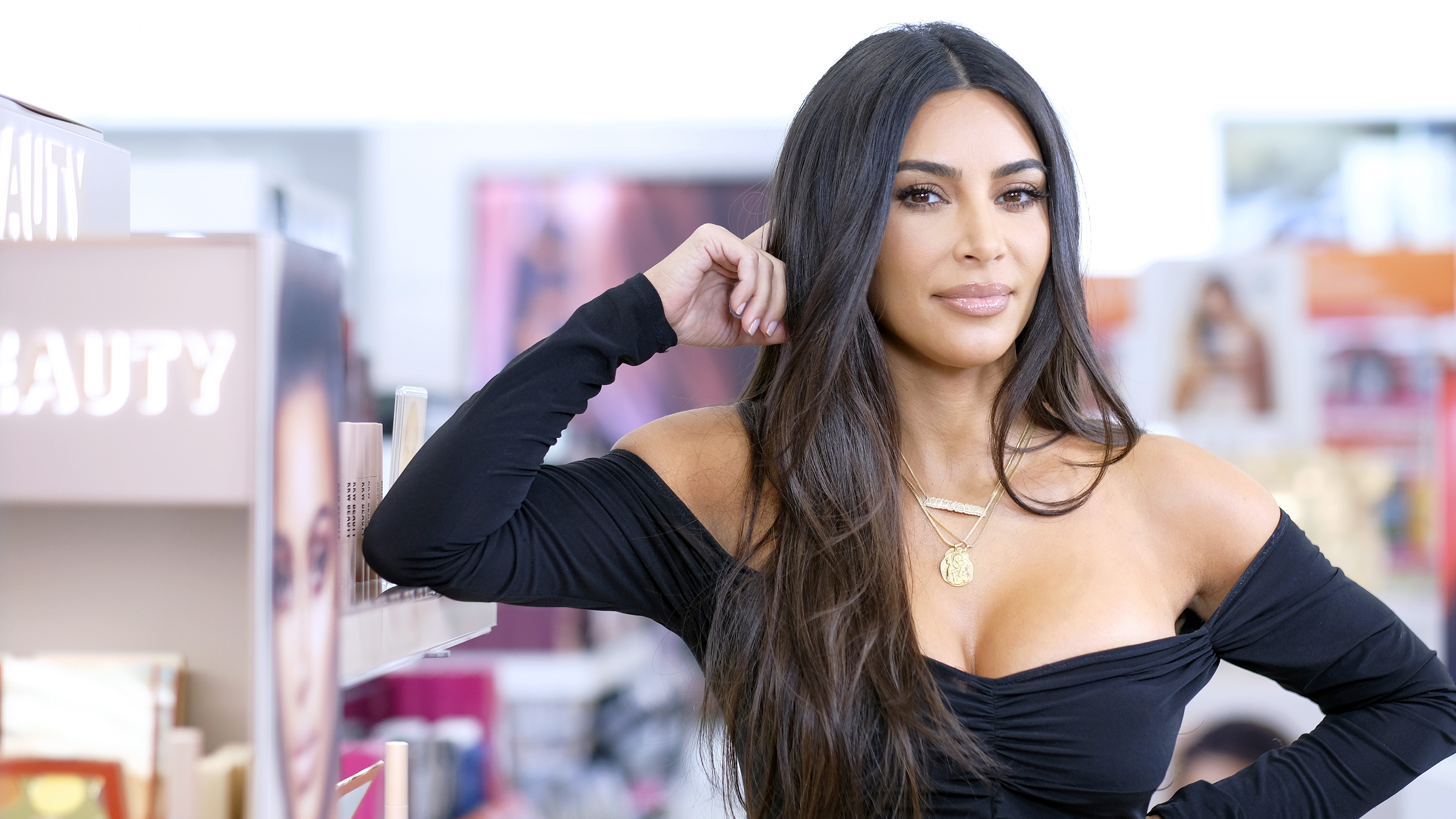 Kim Kardashian magánszigeten megünnepelt születésnapja szépen mémesedett