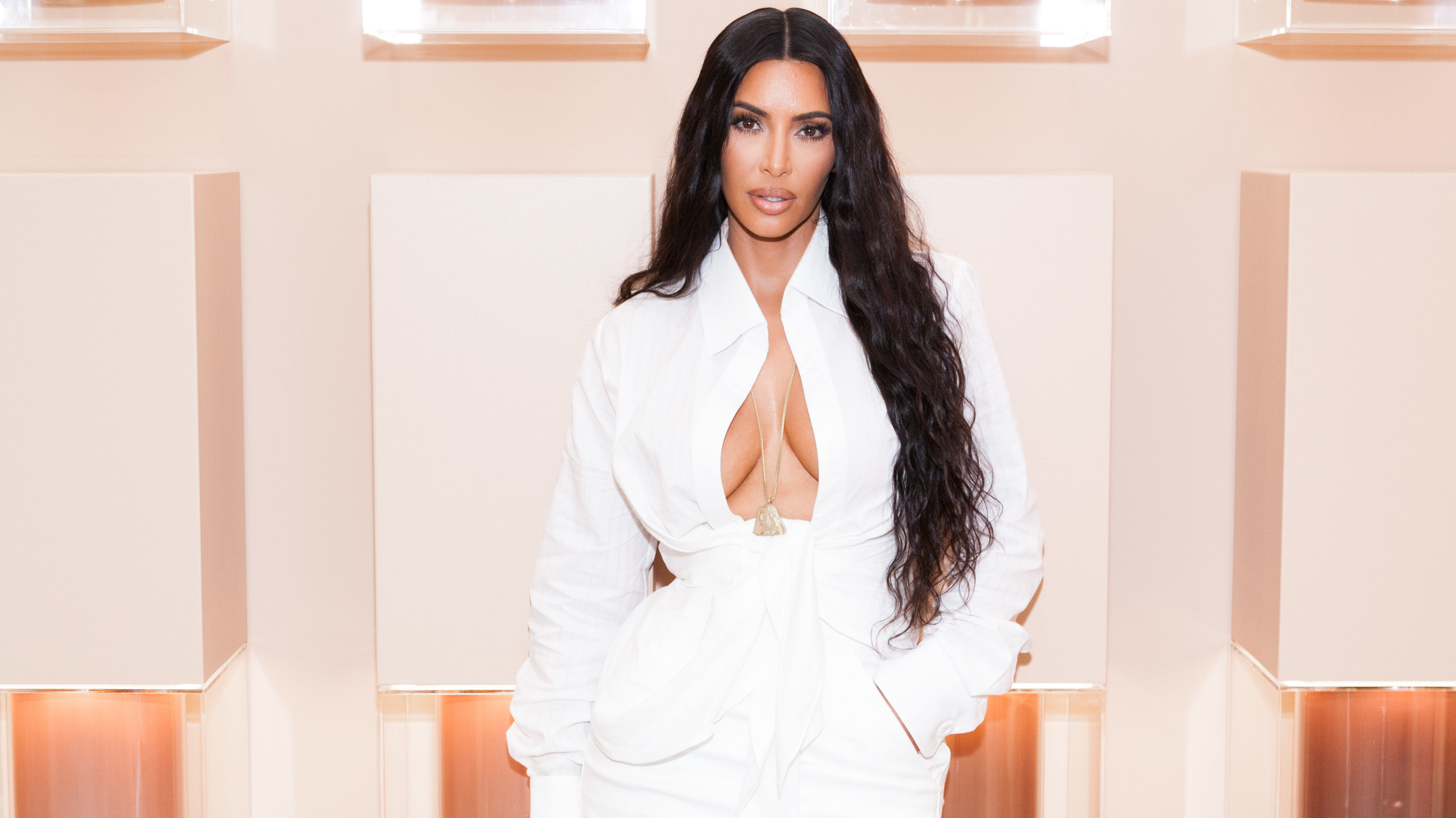 Kim Kardashian az egész családot Tiger King témában öltöztette fel Halloweenkor