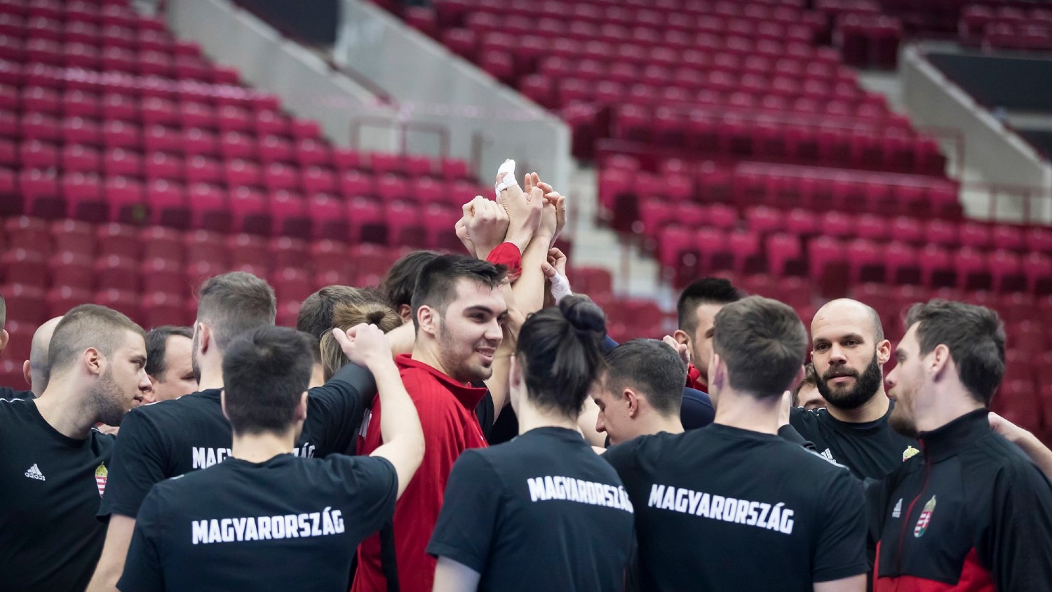 Tizenkét mérkőzést elhalasztott az EHF, a magyar válogatott dacol a vírussal