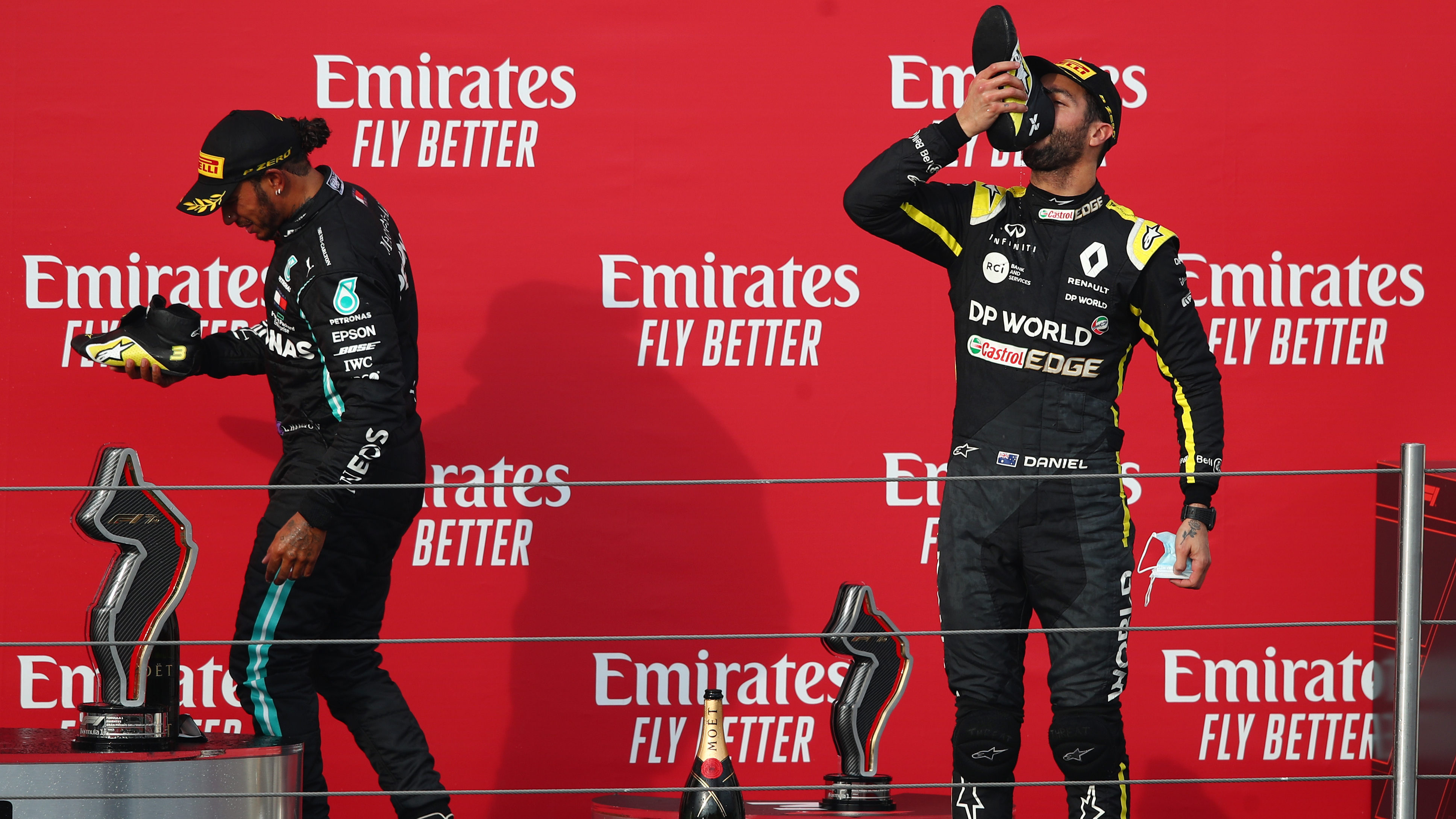 Daniel Ricciardo cipőjéből ivott Lewis Hamilton