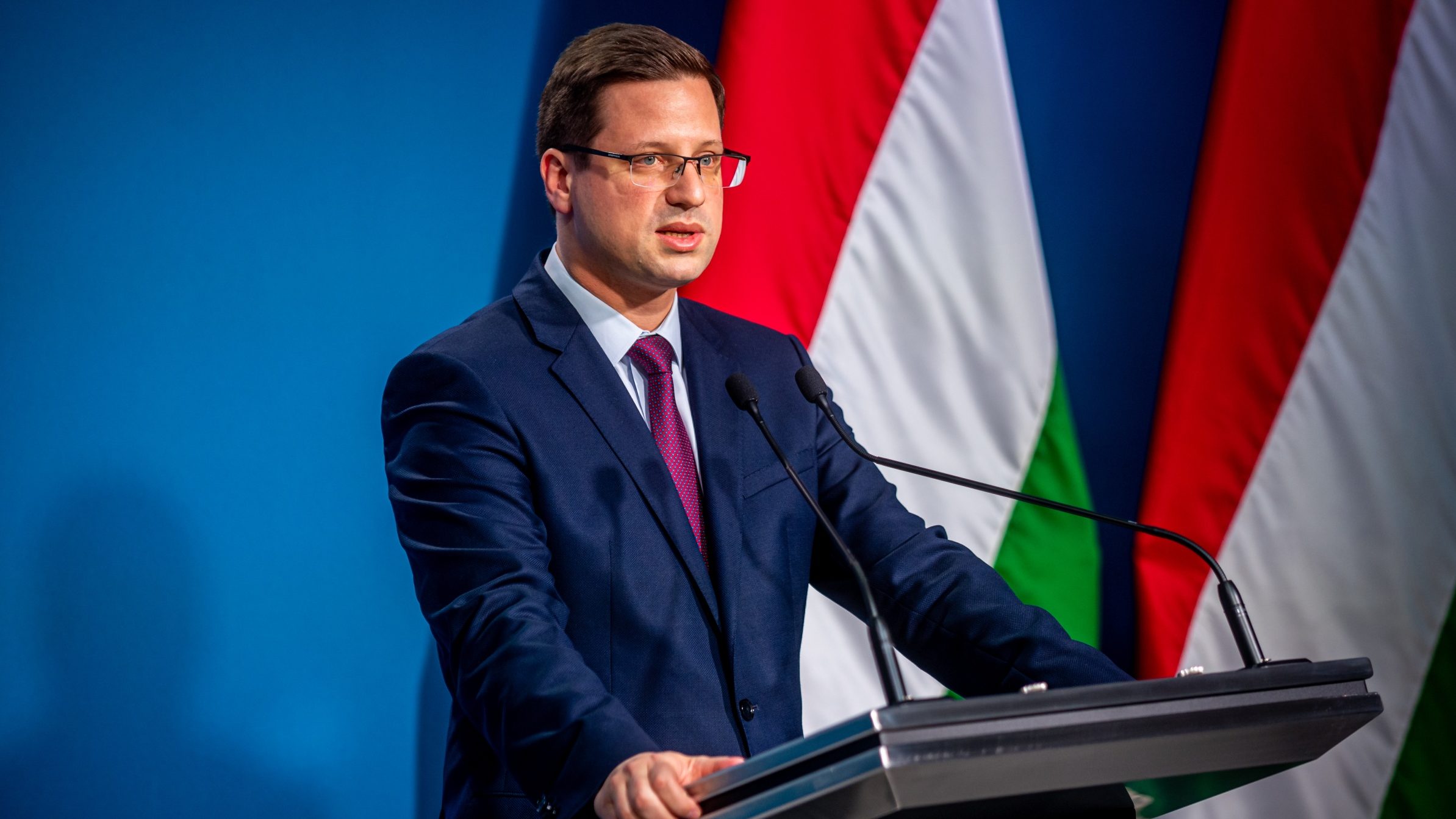 Gulyás Gergely: napokon belül újabb szigorításokról dönthet a kormány, a vakcina ingyenes lesz