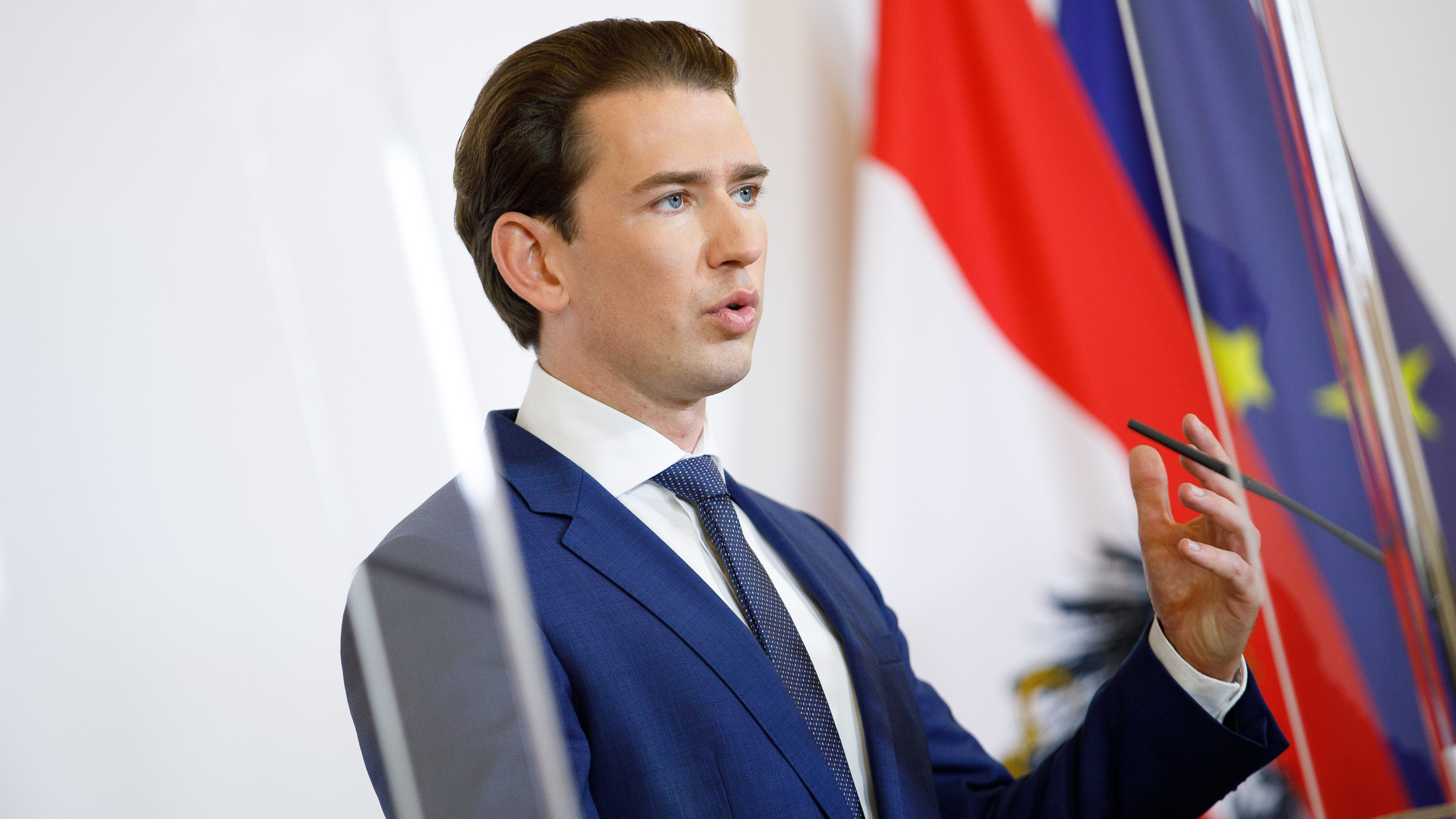 Kurz: Nem a keresztények és a muszlimok, hanem a civilizáció és a barbárság küzdelmét látjuk