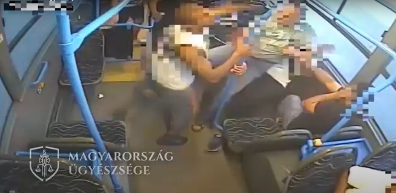 Videó: súlyosan bántalmazták a csepeli buszon a rendre utasító utast