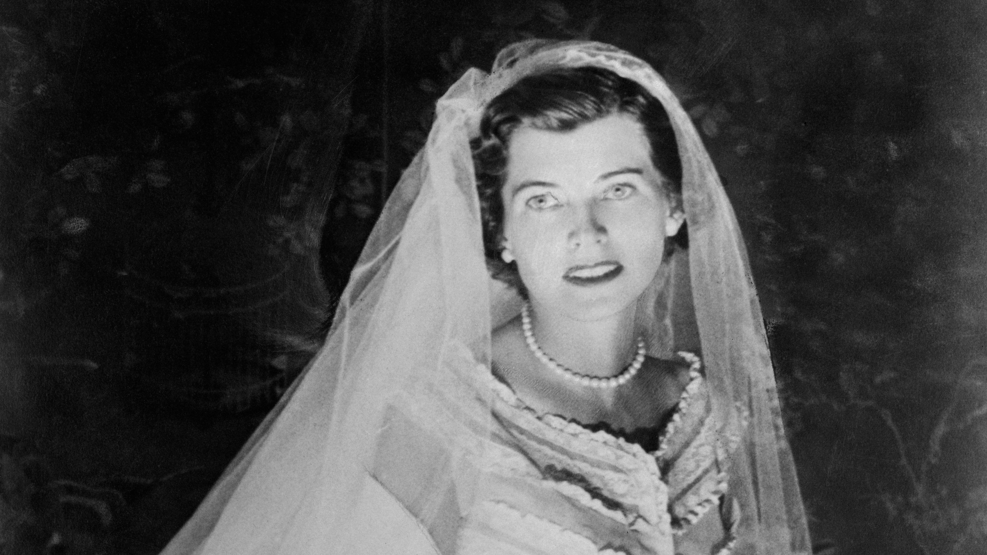 Eunice Kennedy Shriver unokája az ő 67 éves Dior menyasszonyi ruhájában ment férjhez