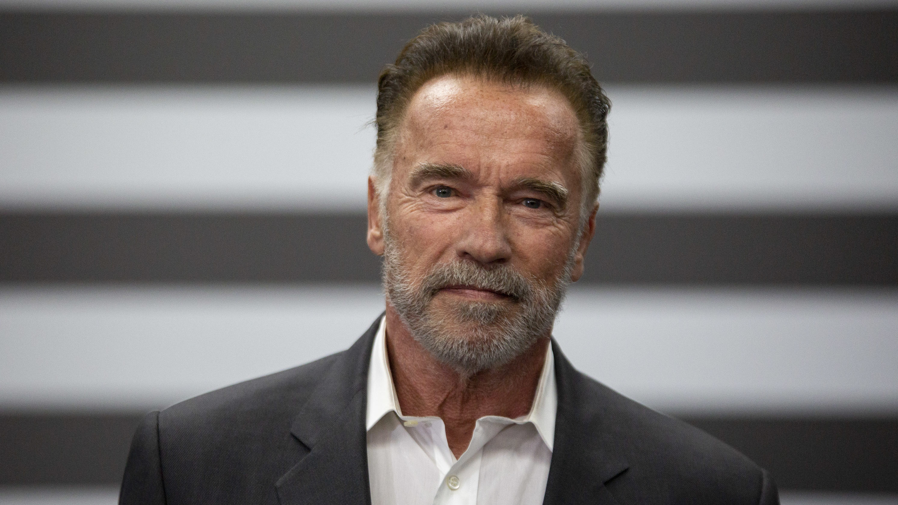 Szívműtétje után már bicajozik Arnold Schwarzenegger