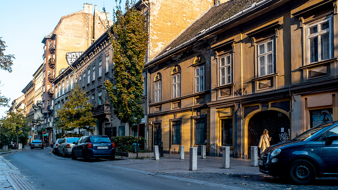 Nem kapták meg a Király utcai bérházakat, tízmilliárdos kötbért követelnek a VII. kerülettől