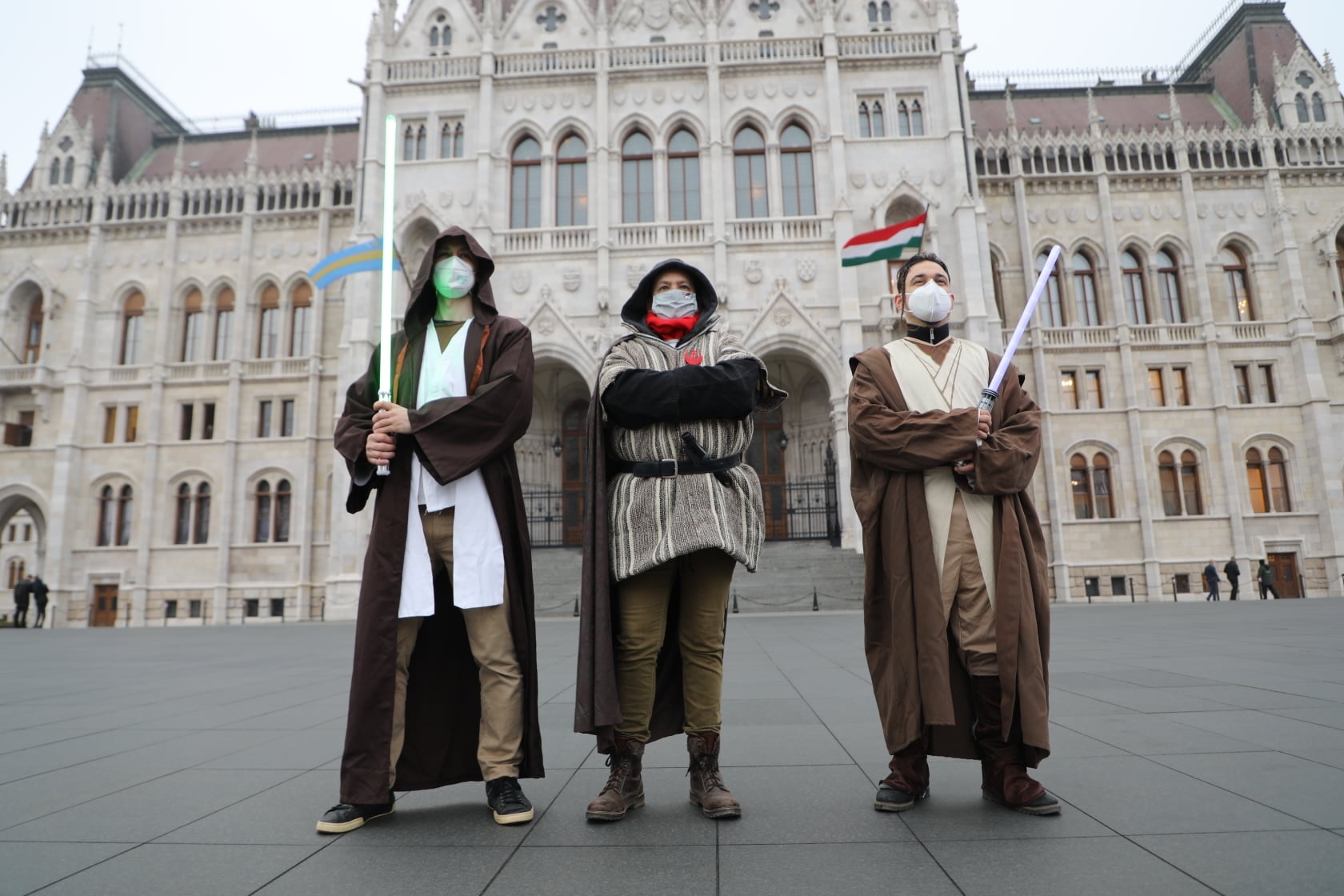 Jedi lovagoknak öltözve „járőröztek” a kutyapártosok, hogy így „segítsék” a járvány elleni küzdelmet