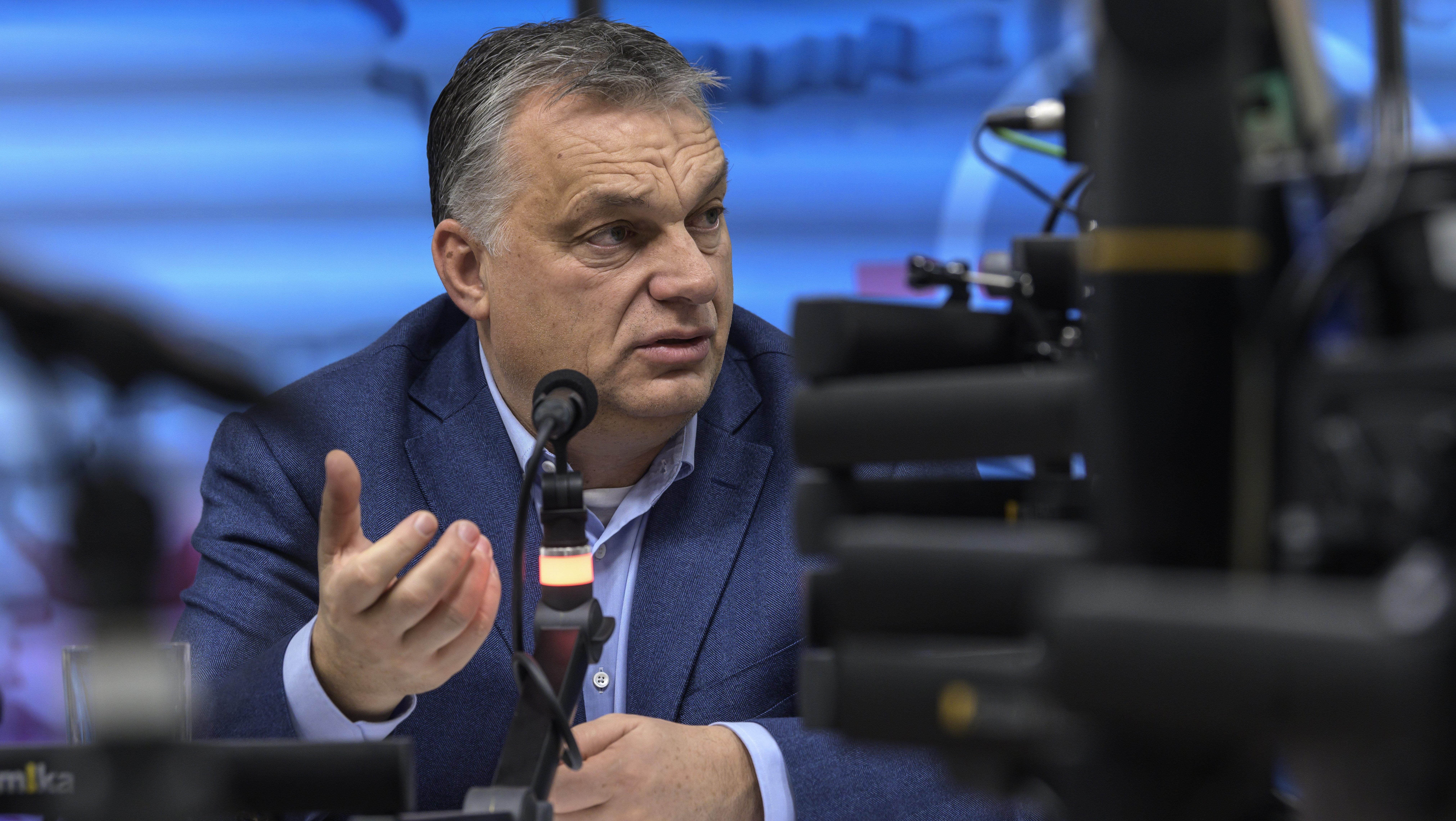 Orbán: Magyarország felvett 800-900 milliárd forintnyi hitelt több tíz évre