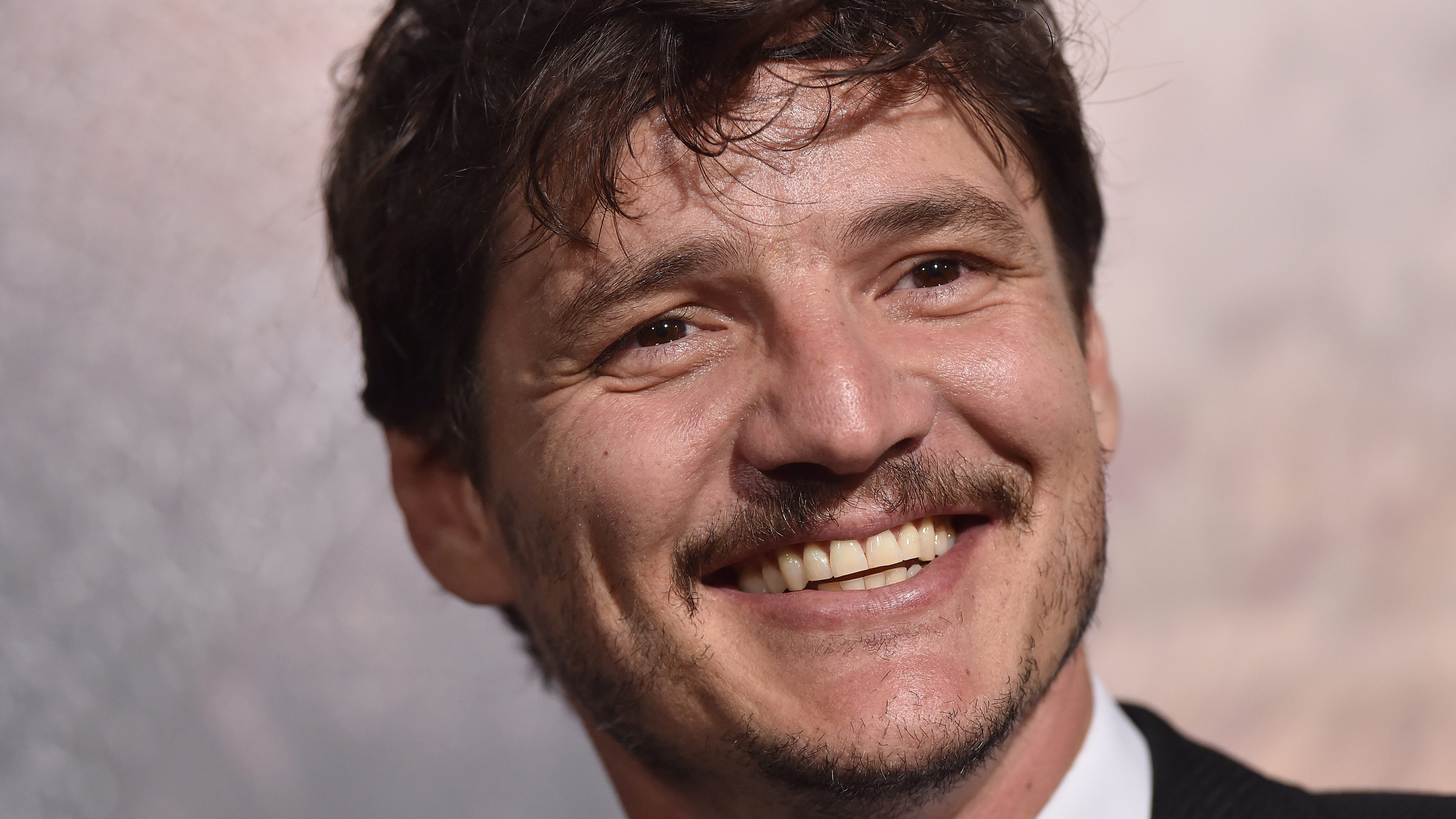 A Margit hídról posztolt Pedro Pascal, a Mandalorian főszereplője