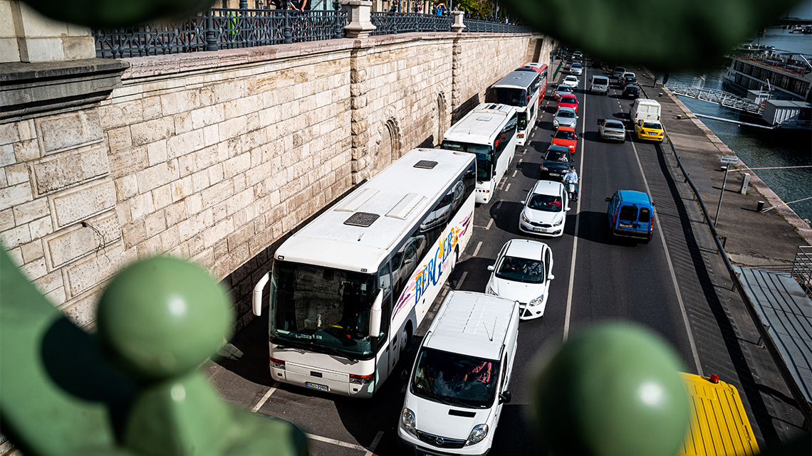 Senki nem akarja megmenteni a buszos cégeket, pedig azok is bevétel nélkül maradtak