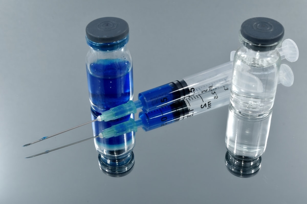 70 százalékban hatékony az AstraZeneca és az Oxfordi Egyetem koronavírus-vakcinája