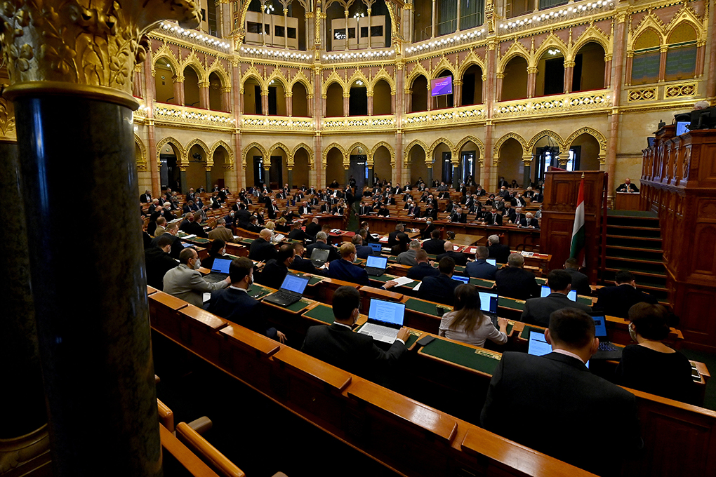 Tovább korlátozza az országos listaállítás feltételeit a Fidesz-KDNP