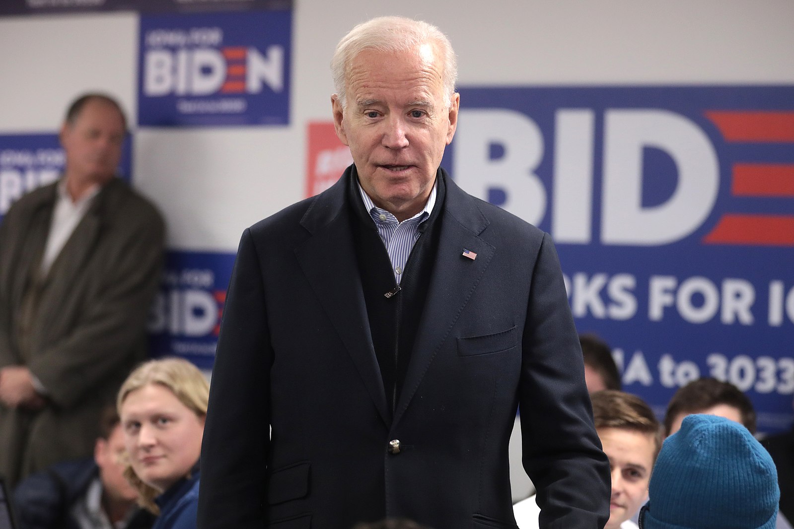 Joe Biden balesetet szenvedett, megrepedt a bokája