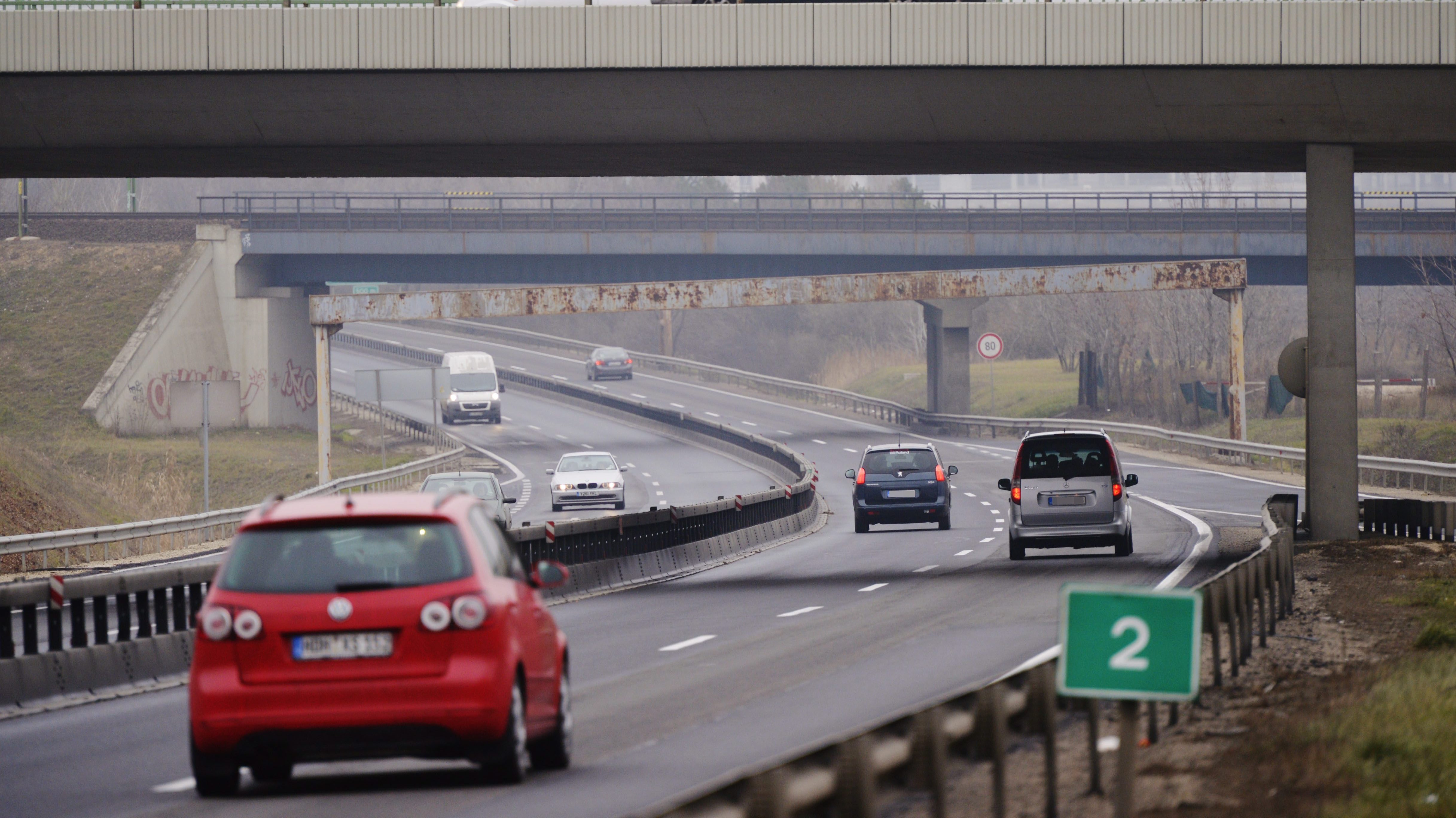 Az autópályák ingyenessé tételét kezdeményezi az MSZP