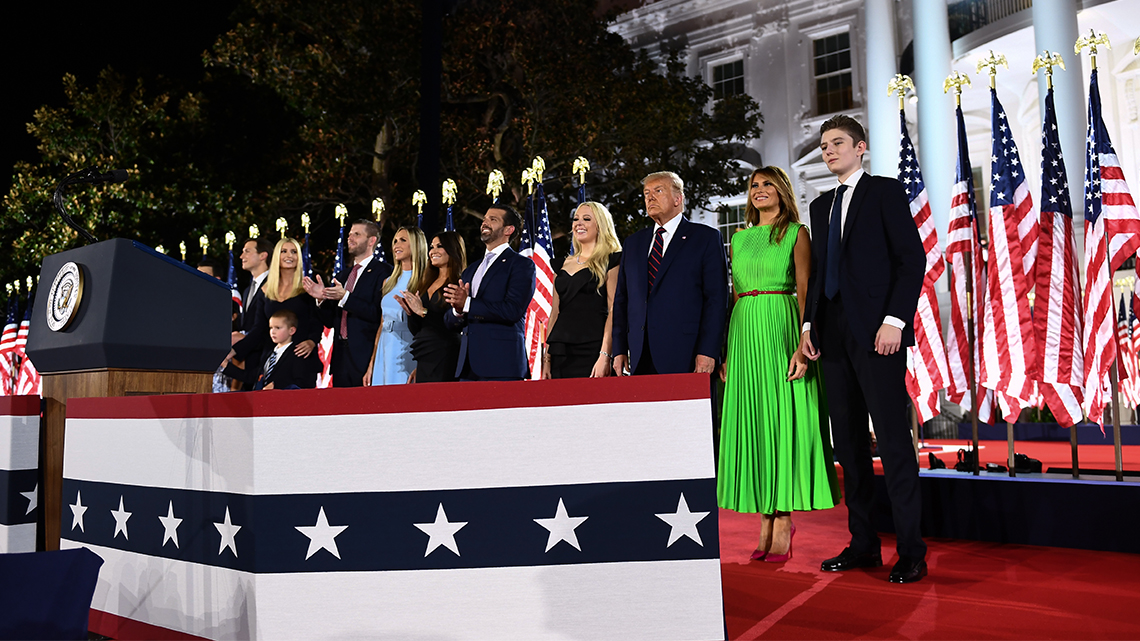 Trump előre kegyelmet adna magának, a rokonainak és a barátainak