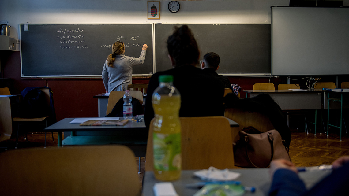 „Méltatlan és megalázó, hogy komfort nélküli lakásban élnek pedagógusok”