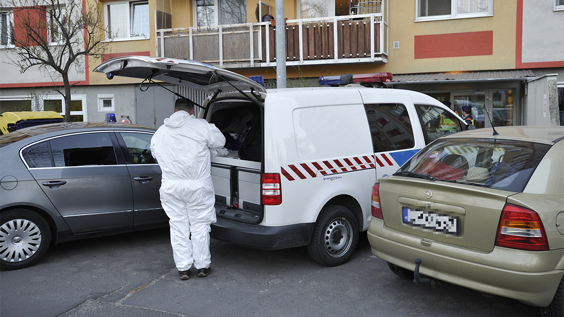 Jogerősen felmentették az egyéves kislányát elkeseredésében kádba fojtó asszonyt