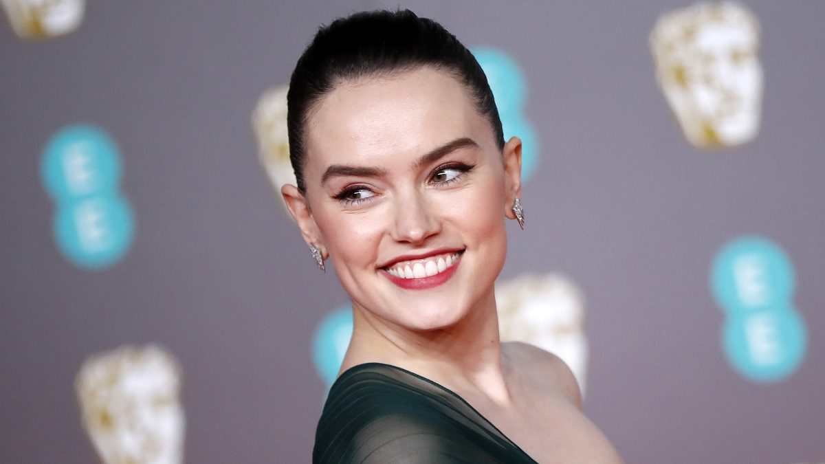 Daisy Ridley lesz az első nő, aki átússza a La Manche-csatornát