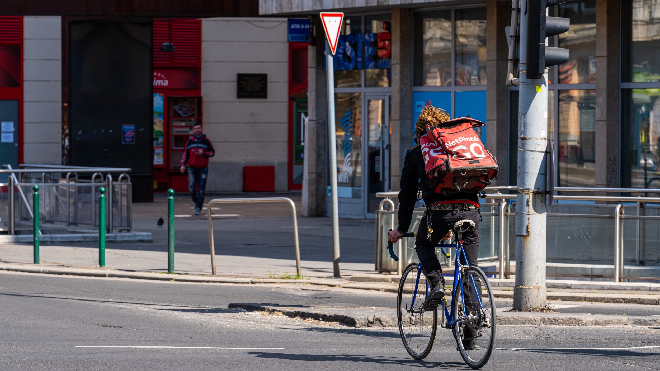 Élelmiszert is házhoz lehet rendelni a Netpincértől