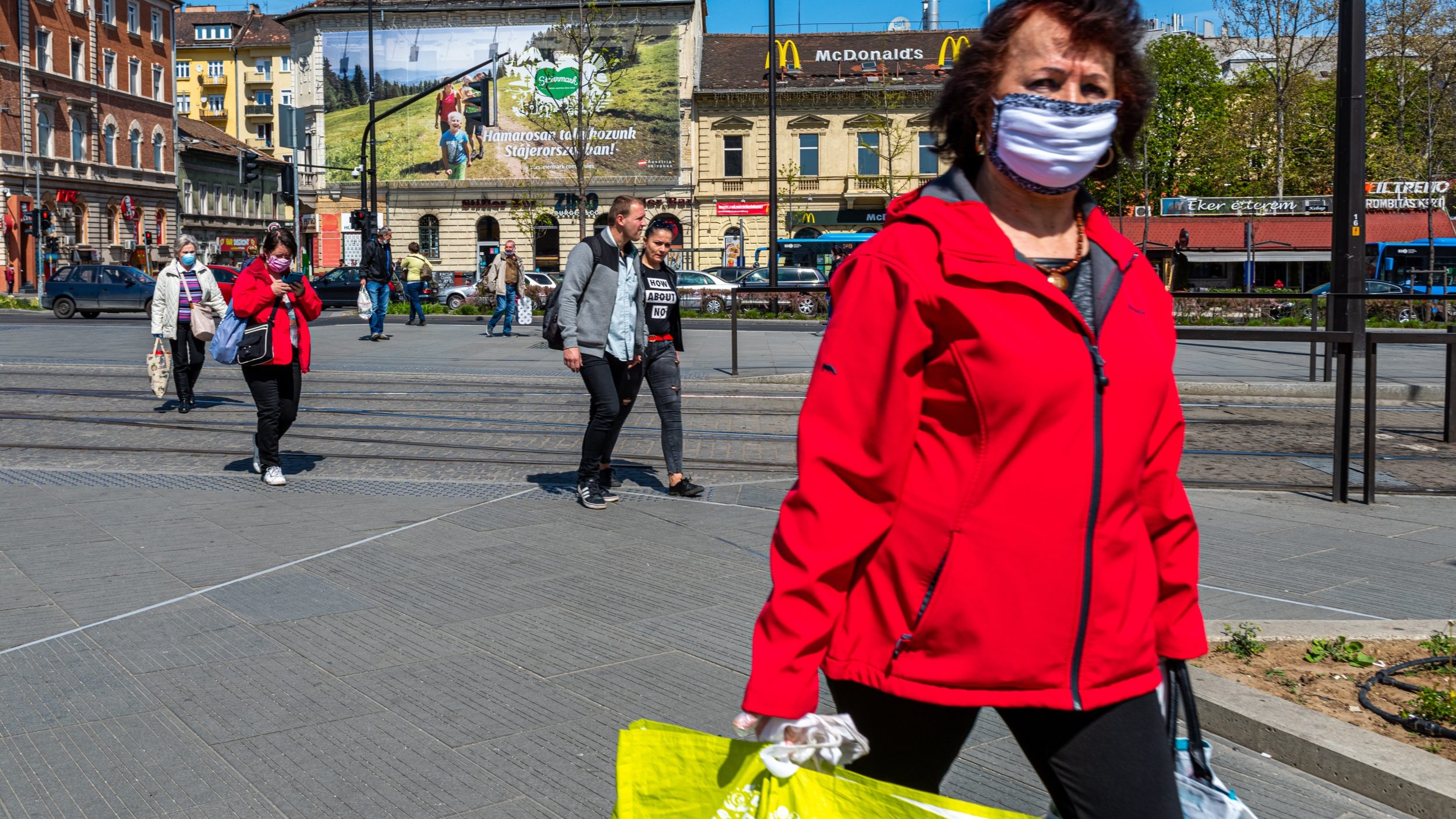 Az idősek vásárlási sávjának felfüggesztését javasolja Novák Katalin