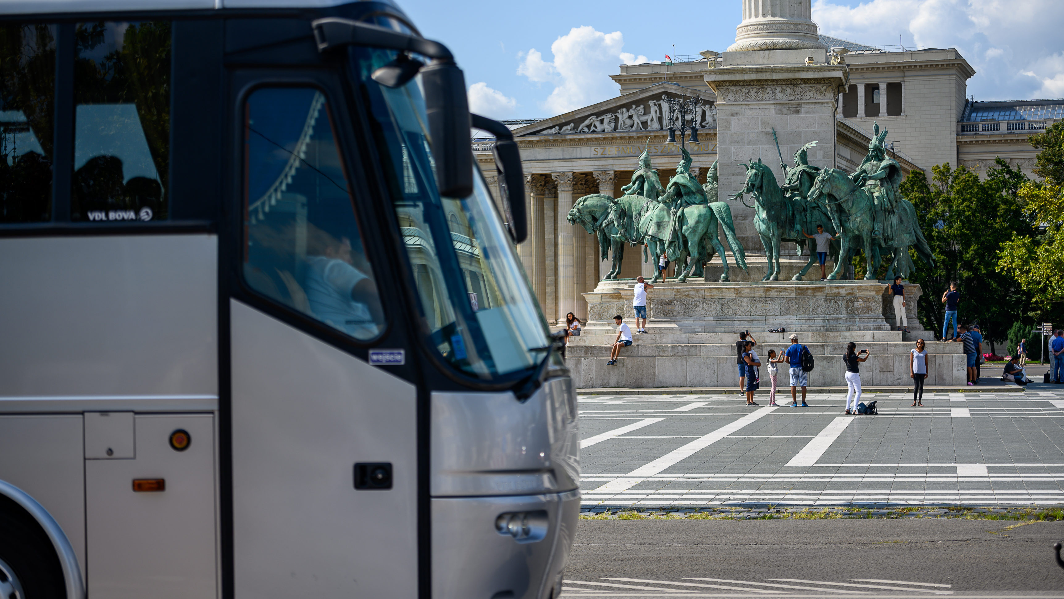 Három miniszterhez juttatták el utolsó segélykiáltásukat a turistabuszosok