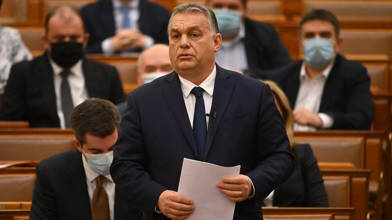 Orbán: Megvédtük a magyarok pénzét