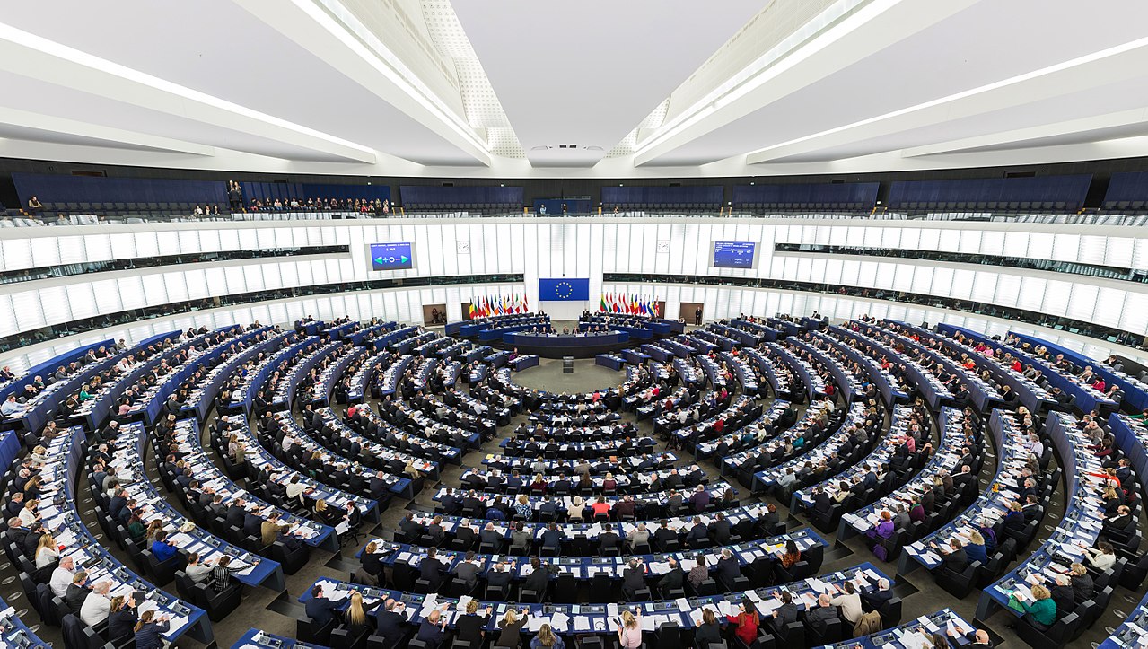 Nem adna átmeneti időt Orbánéknak az Európai Parlament