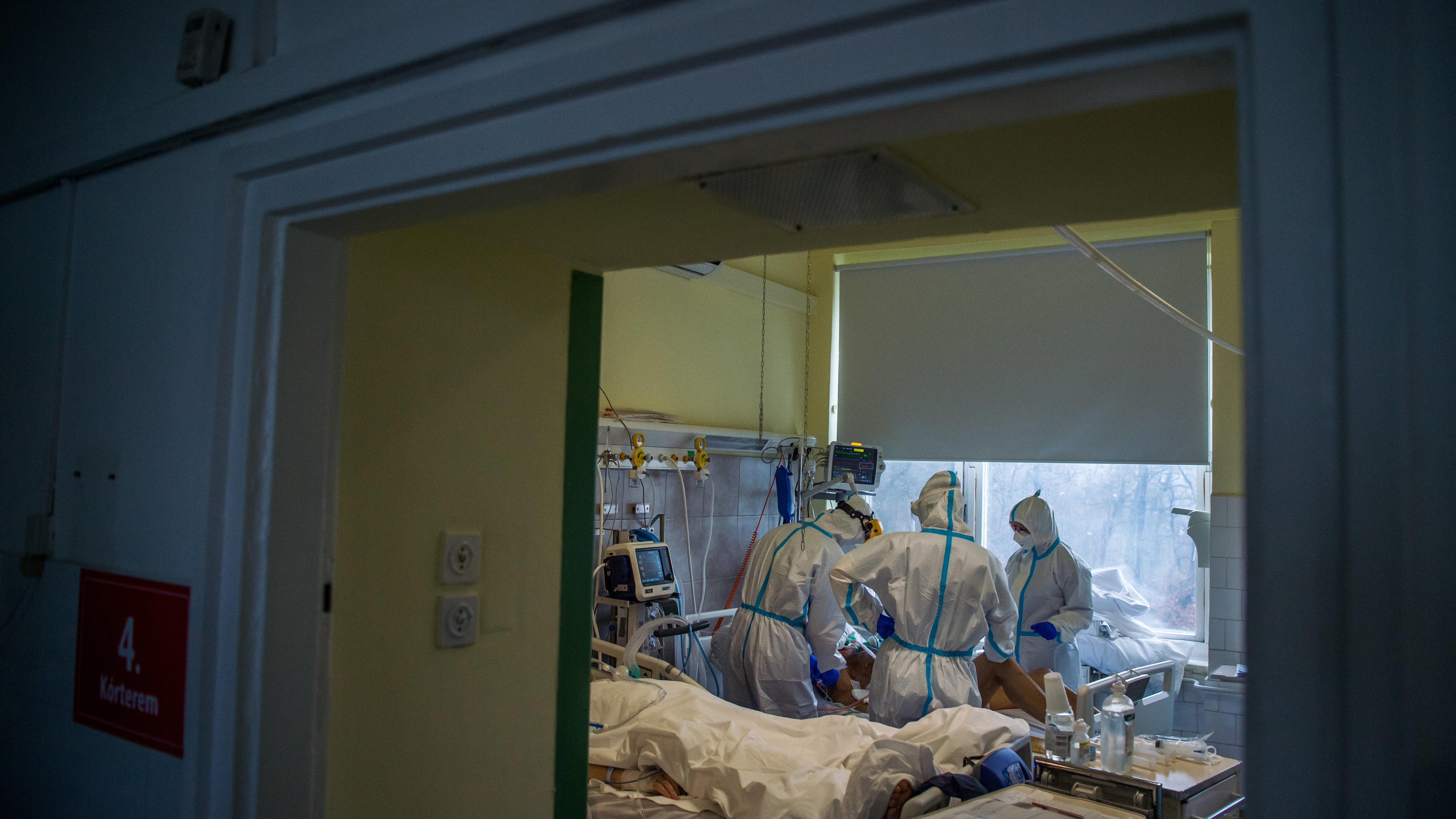 MOK: Már 34 egészségügyi dolgozó halt bele a koronavírusba