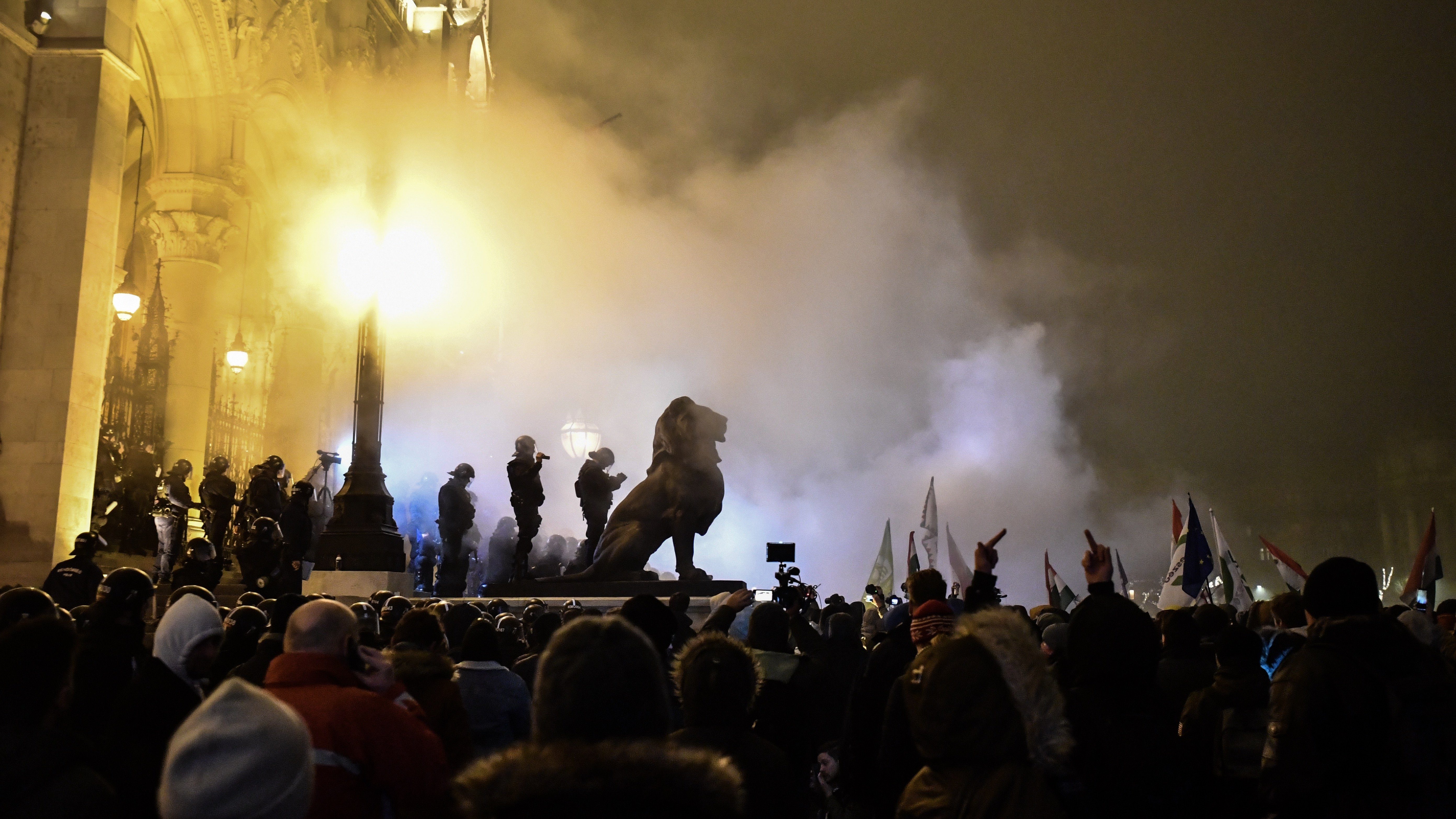 Újabb tüntetők ellen emeltek vádat, akik a 2018-as decemberi demonstrációkon vettek részt