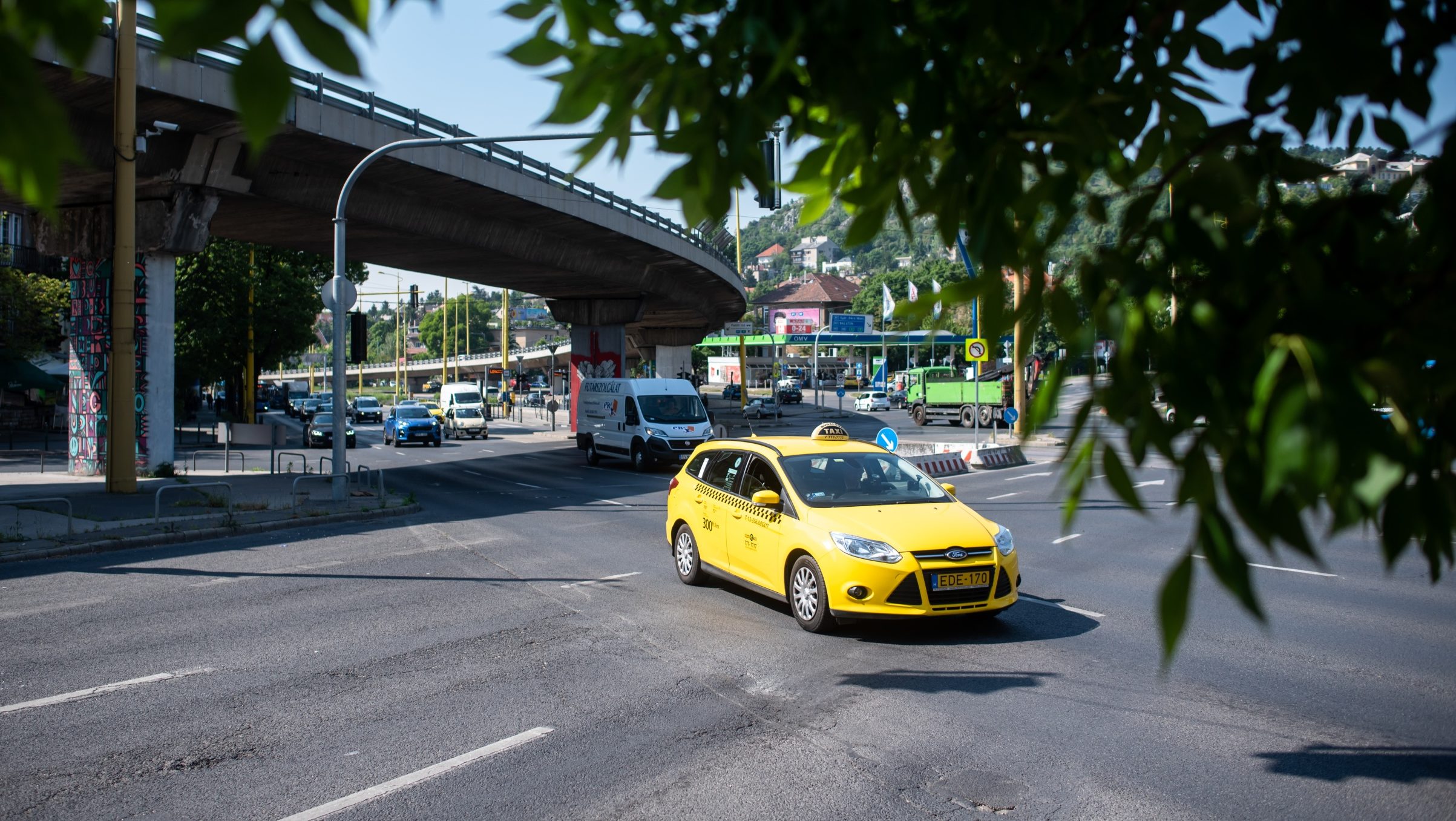 Felére csökkent a taxiengedélyek száma Budapesten